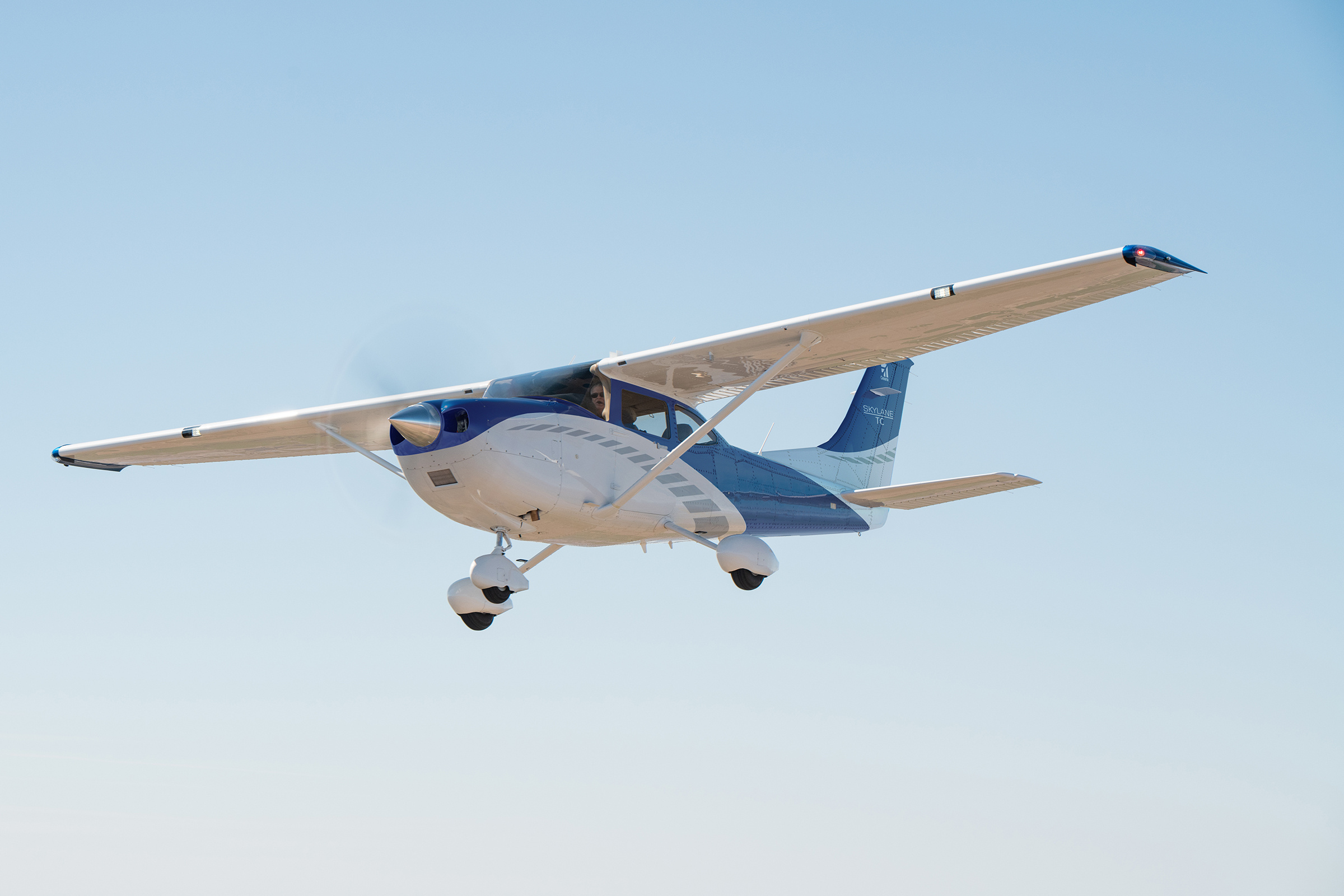 Cessna 182, Skylane's reign, Turbocharged power, Aerial superstar, 2400x1600 HD Desktop