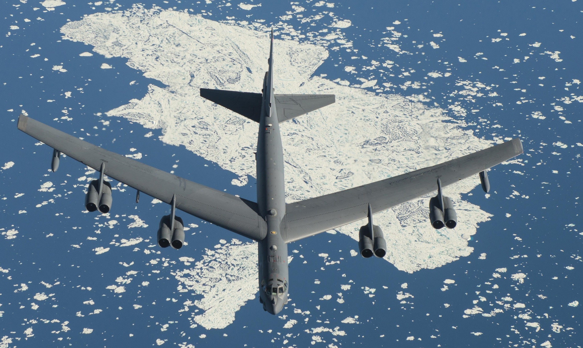 Boeing B-52 Stratofortress 2230x1330
