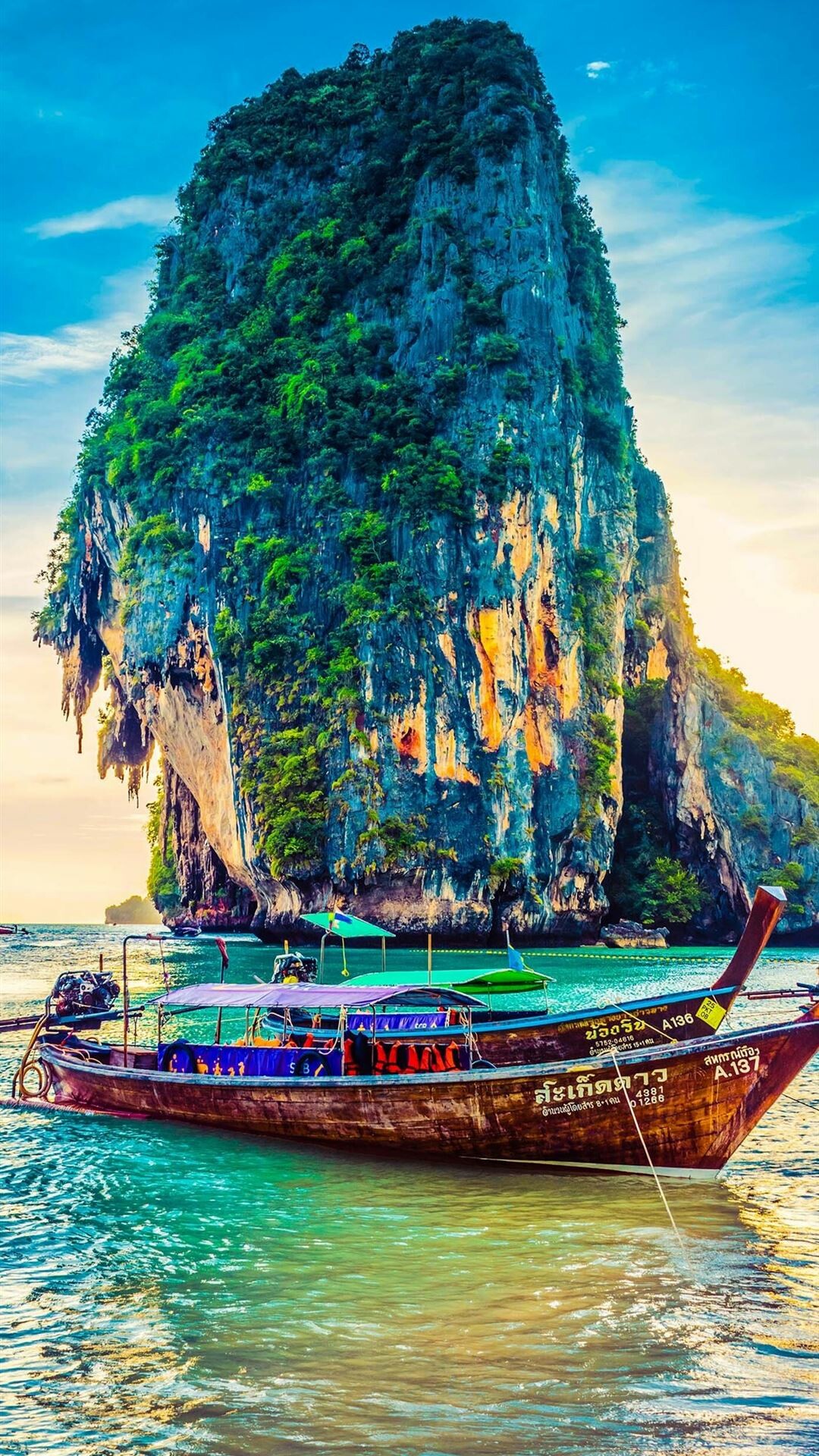 Thailand: The only Southeast Asian country never to have been taken over by a European power. 1080x1920 Full HD Wallpaper.