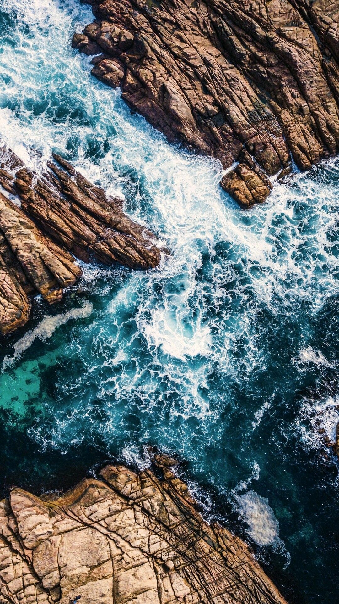 Ocean: The global body of water, produces about 70% of the oxygen on the Earth. 1080x1920 Full HD Wallpaper.