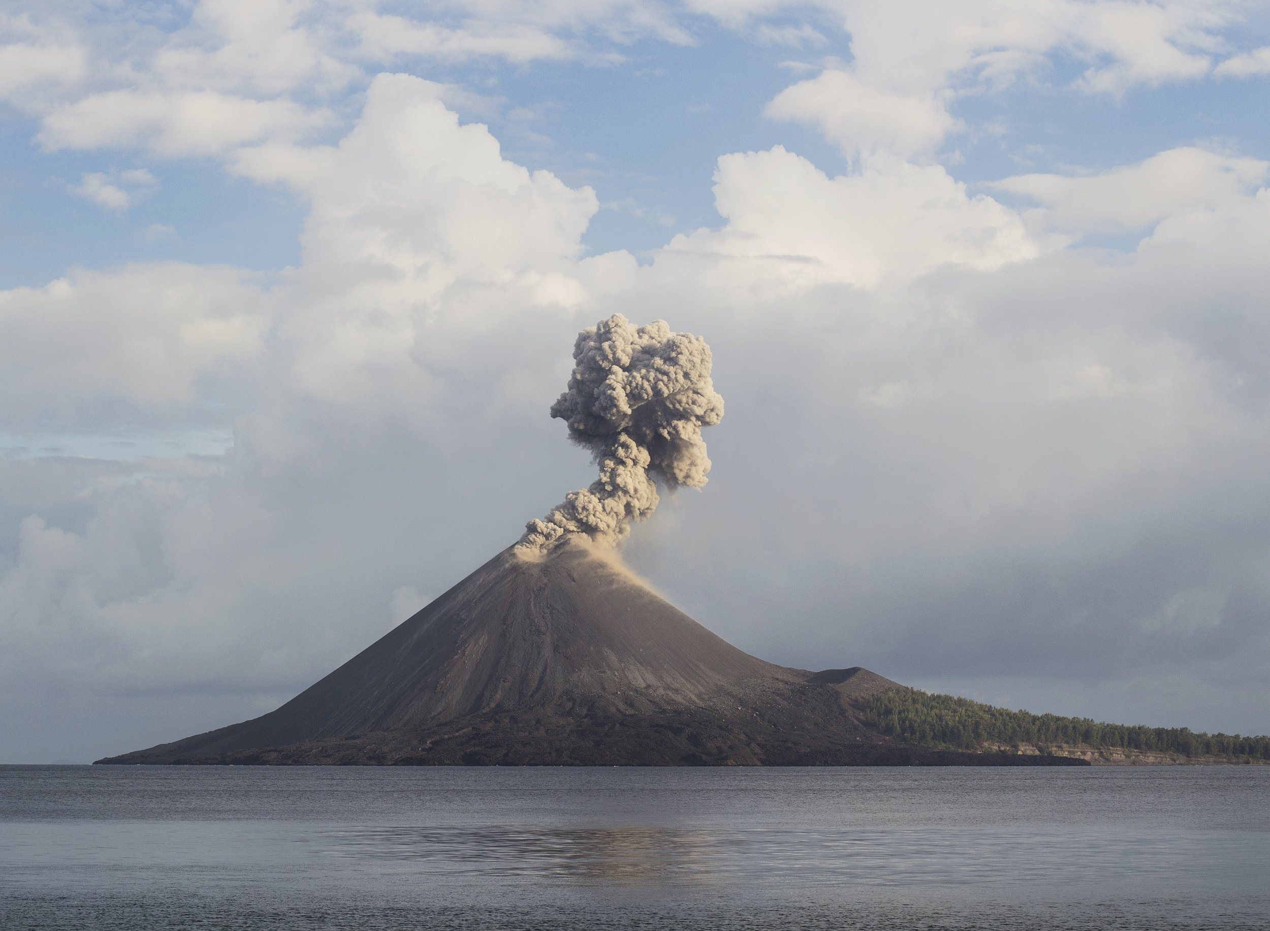 Krakatoa Volcano Travels, Krakatoa Manon Houston, 2500x1840 HD Desktop