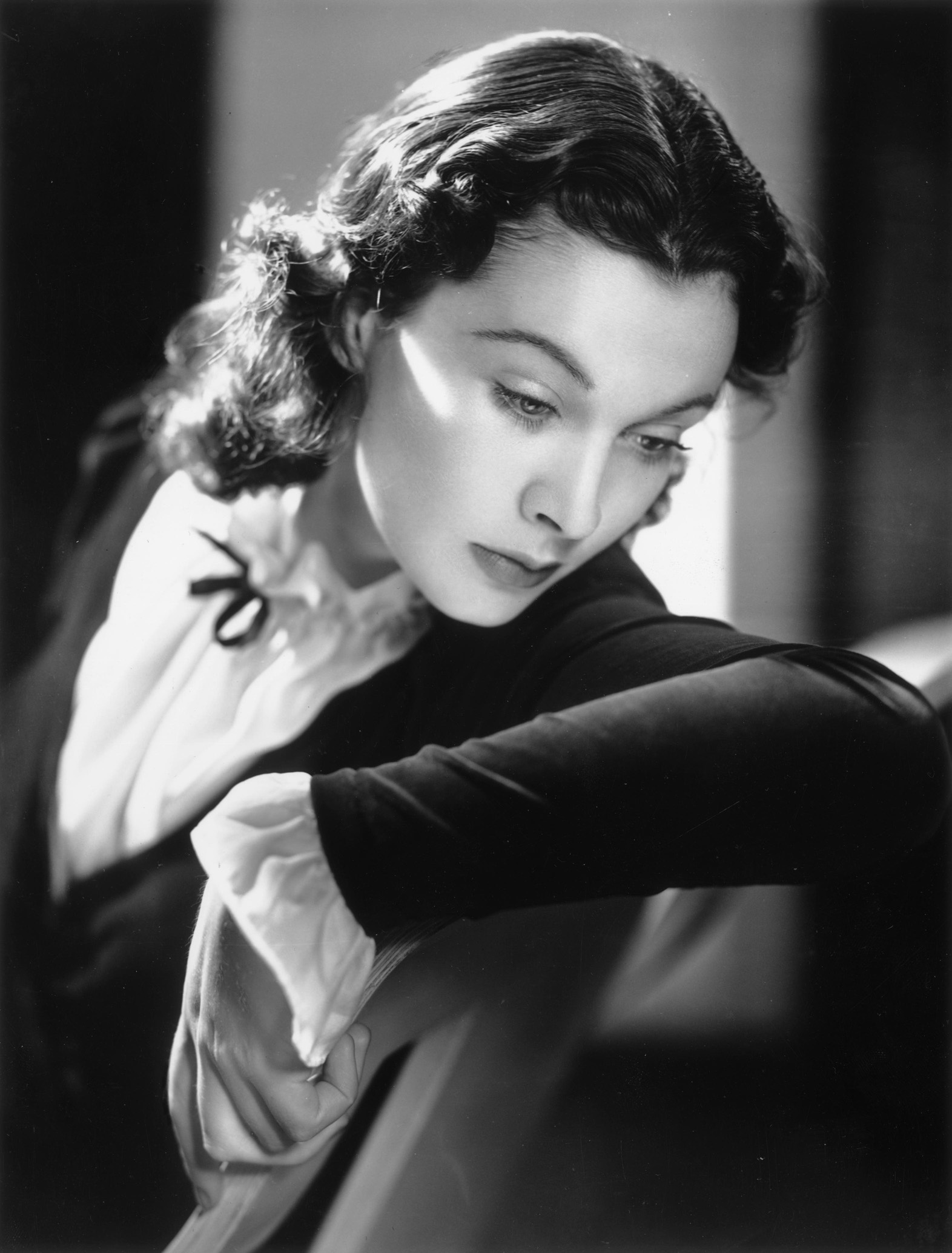 Vivien Leigh, Getty Images gallery, Elegant actress, Vintage charm, 1580x2070 HD Phone
