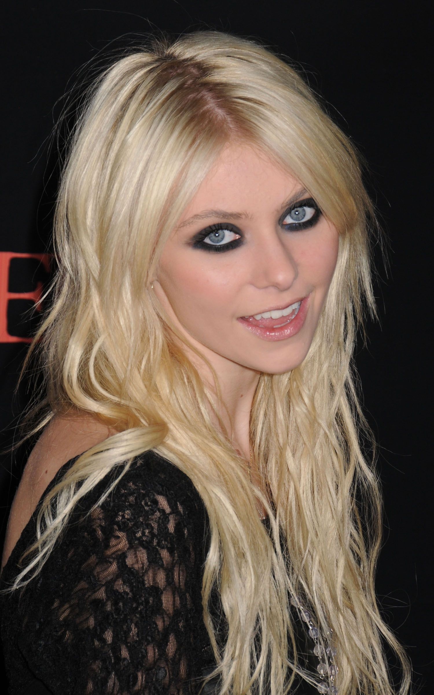 Taylor Momsen, Images and photos, Fanpop, Taylor Momsen style, 1500x2400 HD Phone