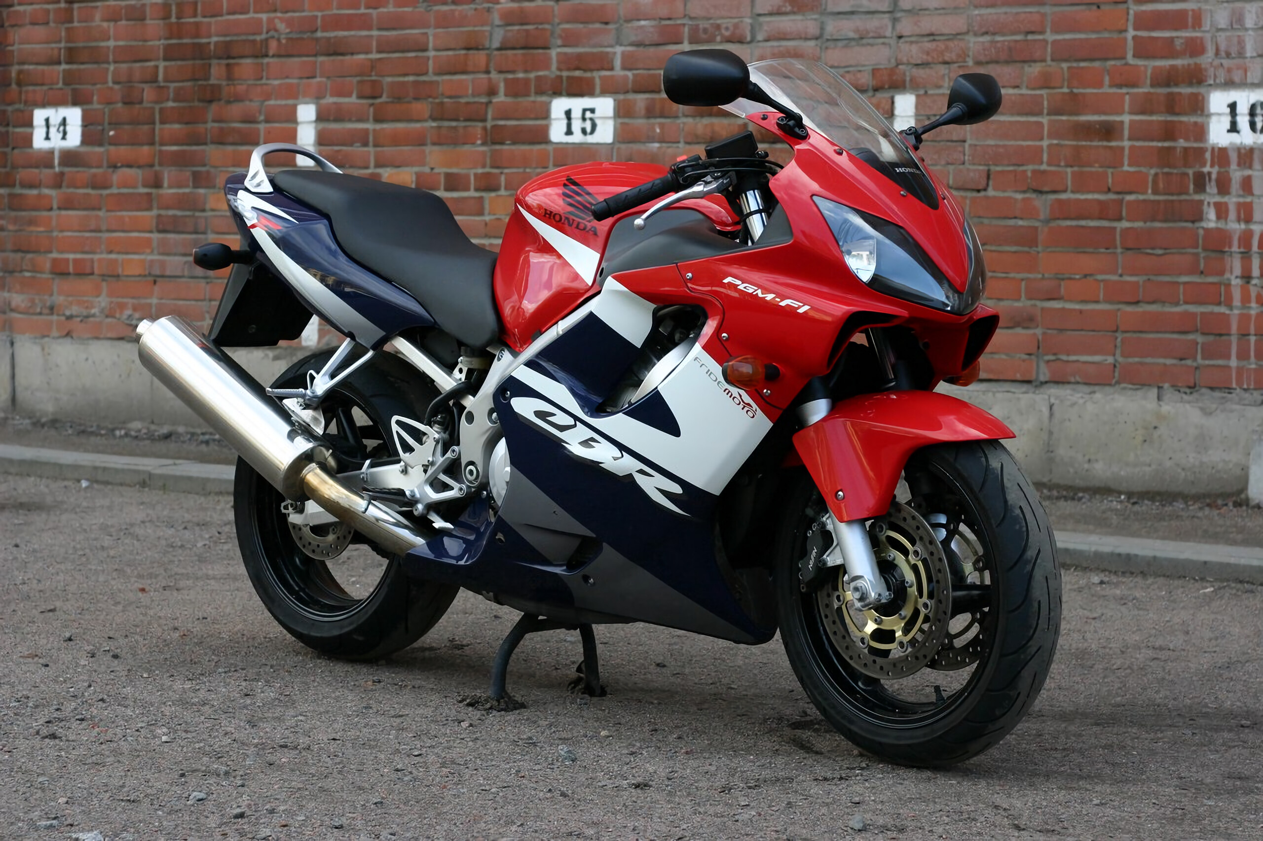 Honda CBR600F Hurricane, Sports bike, Iconic design, Top speed, 2560x1710 HD Desktop