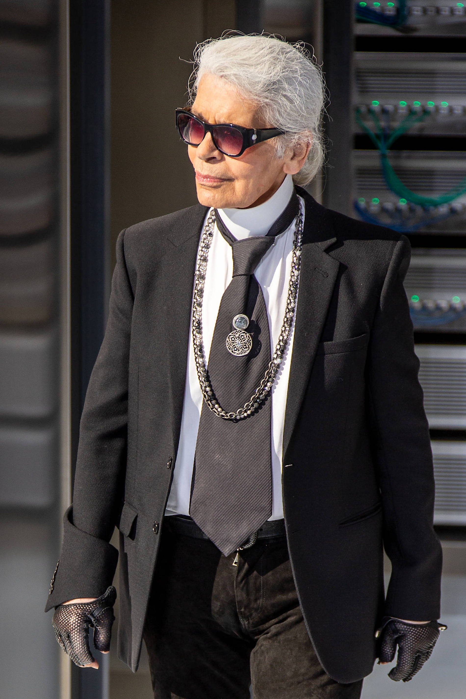 Karl Lagerfeld, Memorable quotes, Fashion visionary, Iconic designer, 1900x2850 HD Phone