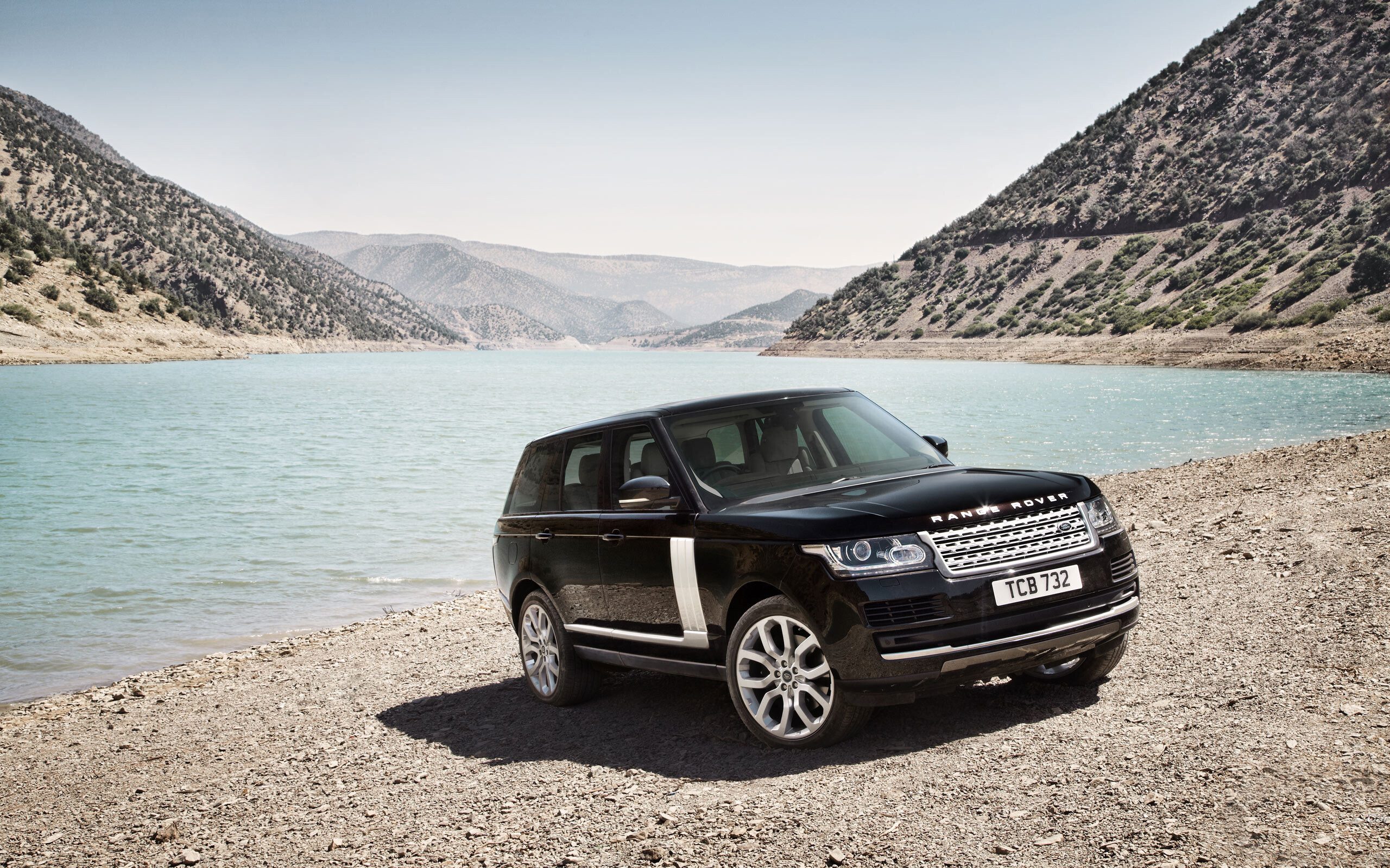 Range Rover: The first-generation of the cars was produced between 1969 and 1996. 2560x1600 HD Wallpaper.