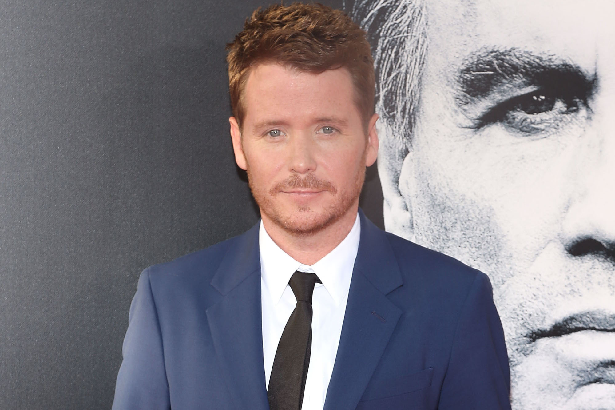 Kevin Connolly: Entourage, Landed the role of Ryan Malloy on the situation comedy Unhappily Ever After in 1996. 2000x1340 HD Wallpaper.