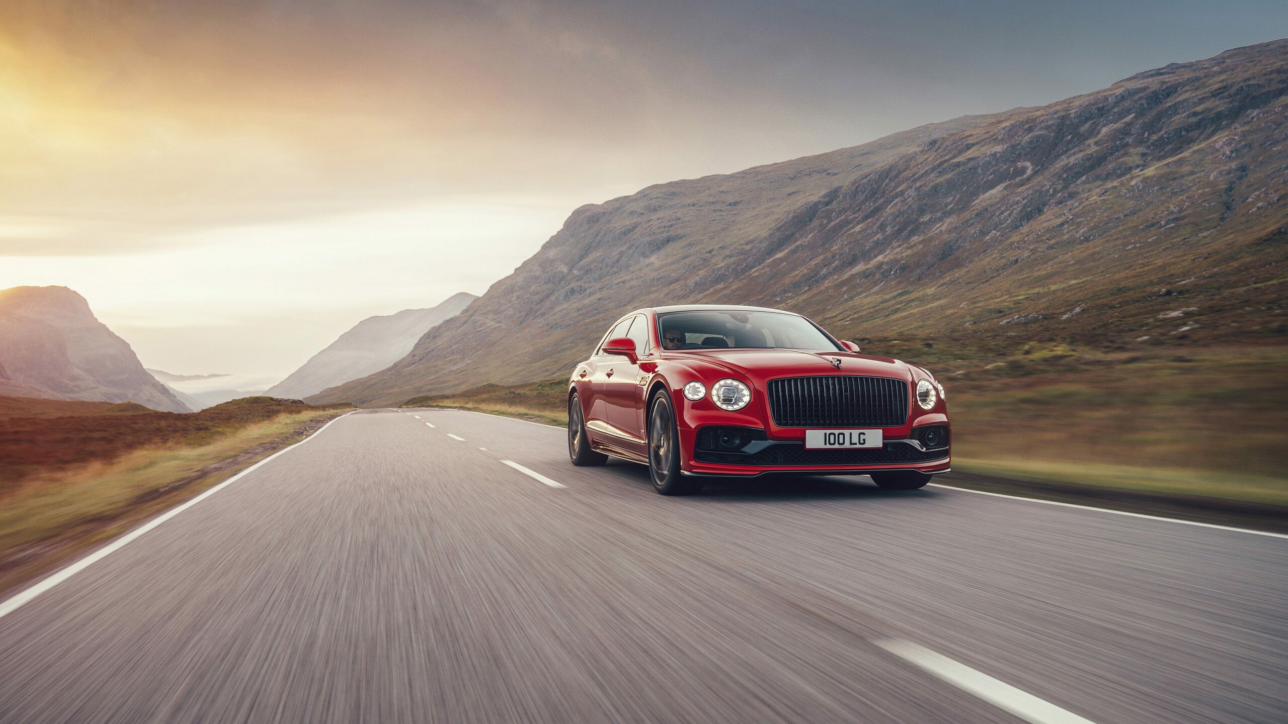 Bentley: 2021, Flying Spur, V8, A full-sized high-performance luxury saloon. 2560x1440 HD Wallpaper.