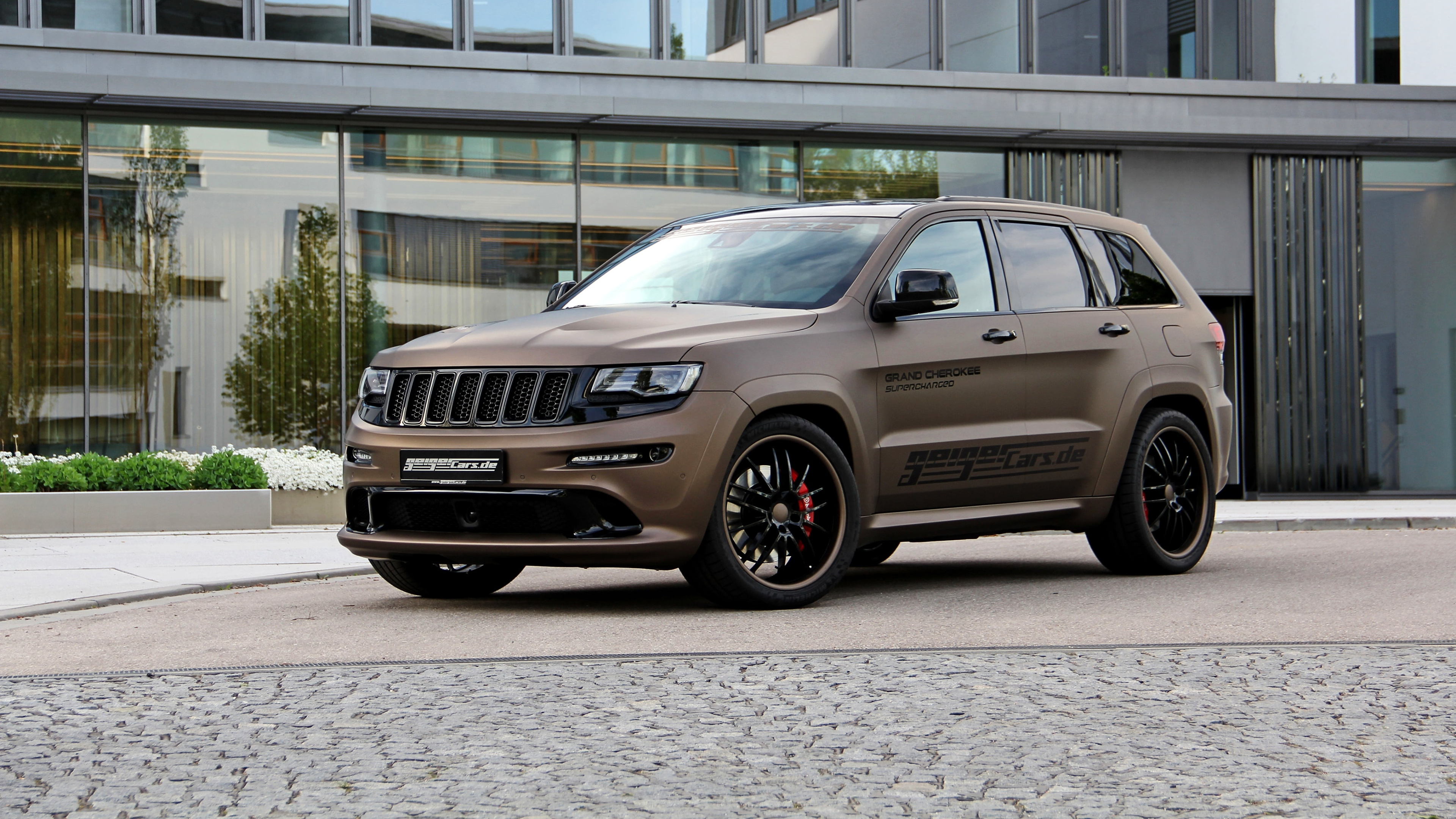 Jeep Cherokee, Striking brown color, Sleek silhouette, Impressive speed, 3840x2160 4K Desktop