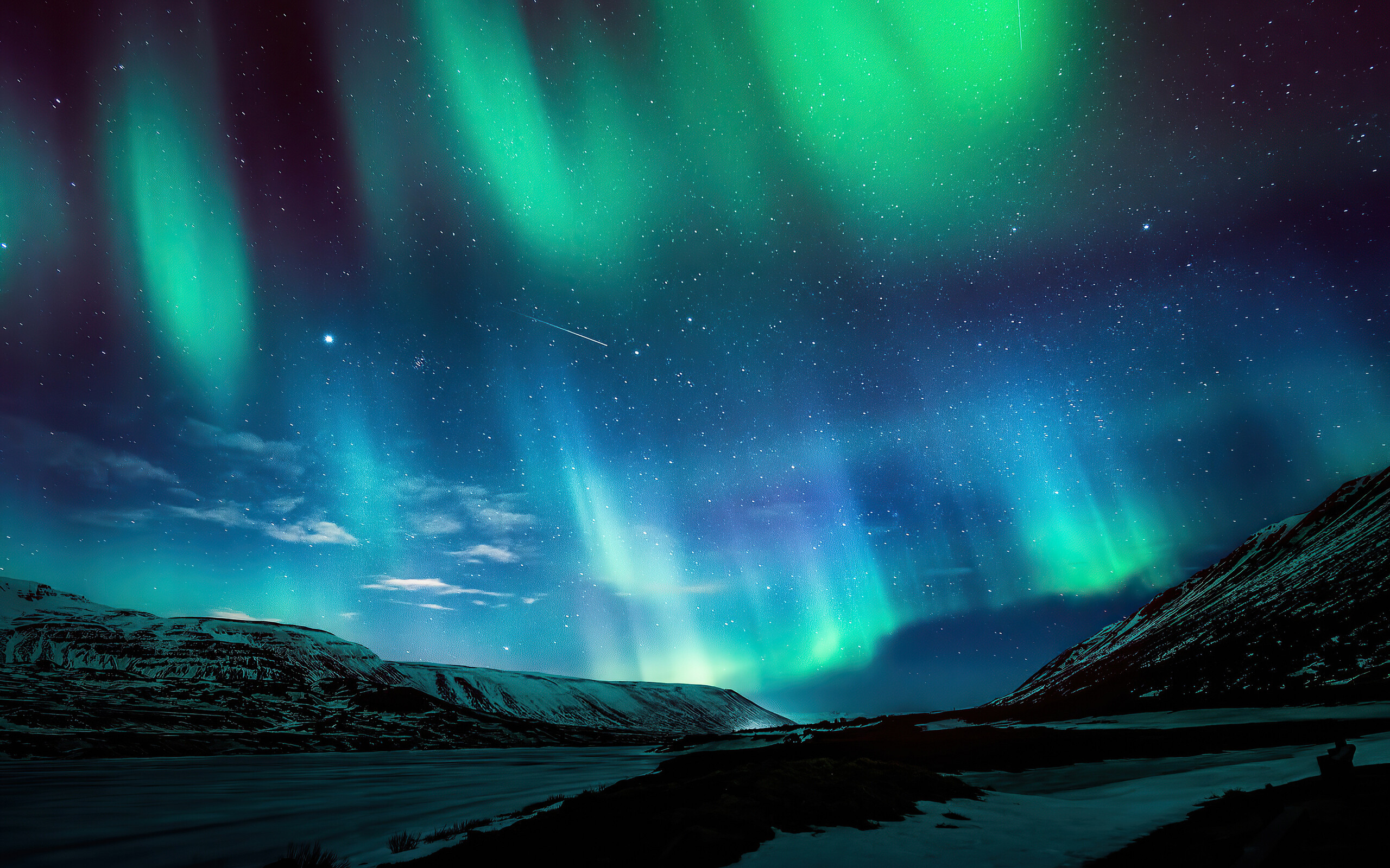 Aurora Borealis: Charged particles hit the atoms and molecules high up in our atmosphere, Natural environment. 2560x1600 HD Wallpaper.