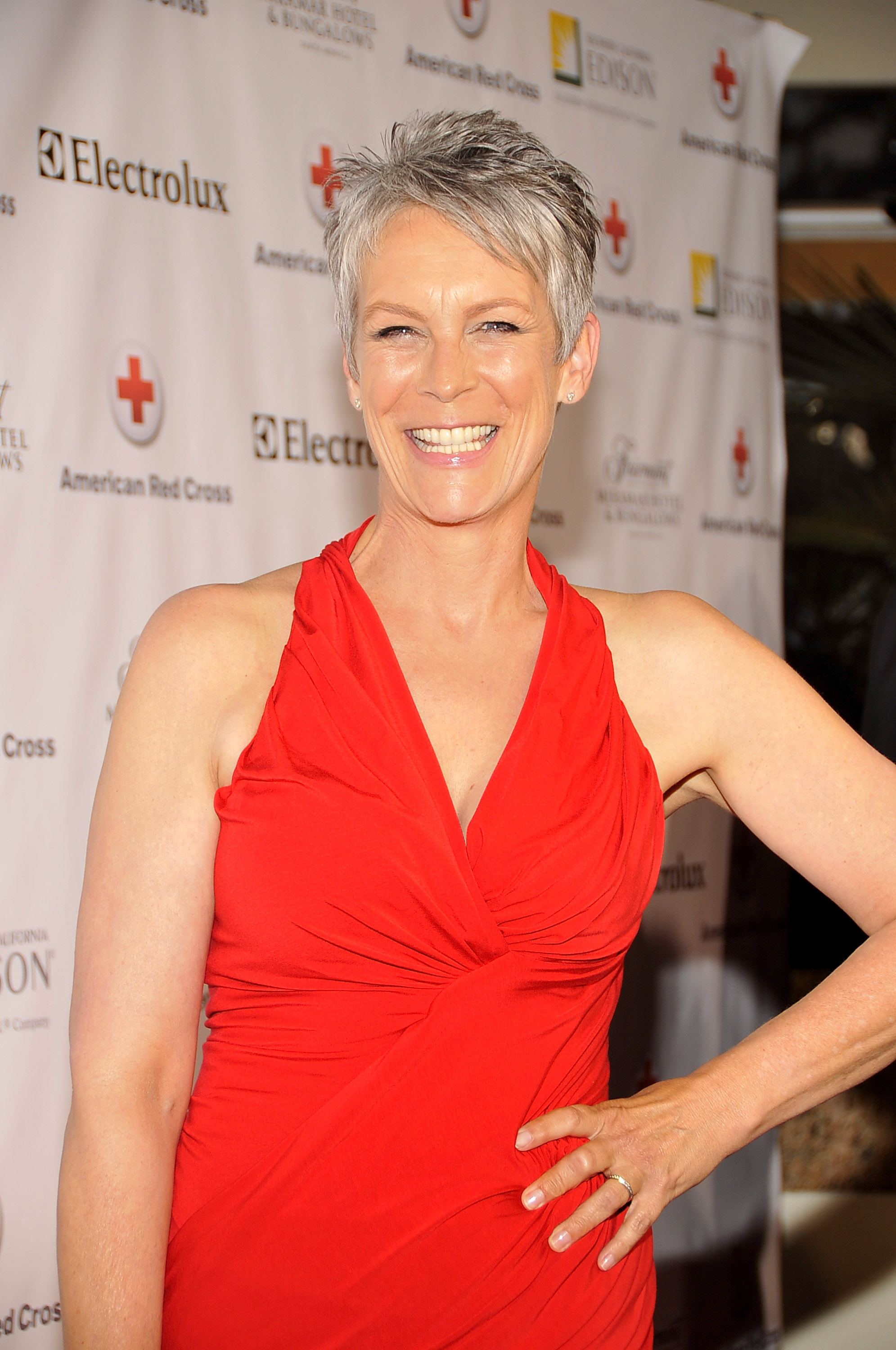 Jamie Lee Curtis, Red Cross event, American Red Cross, Fundraising gala, 2000x3000 HD Phone