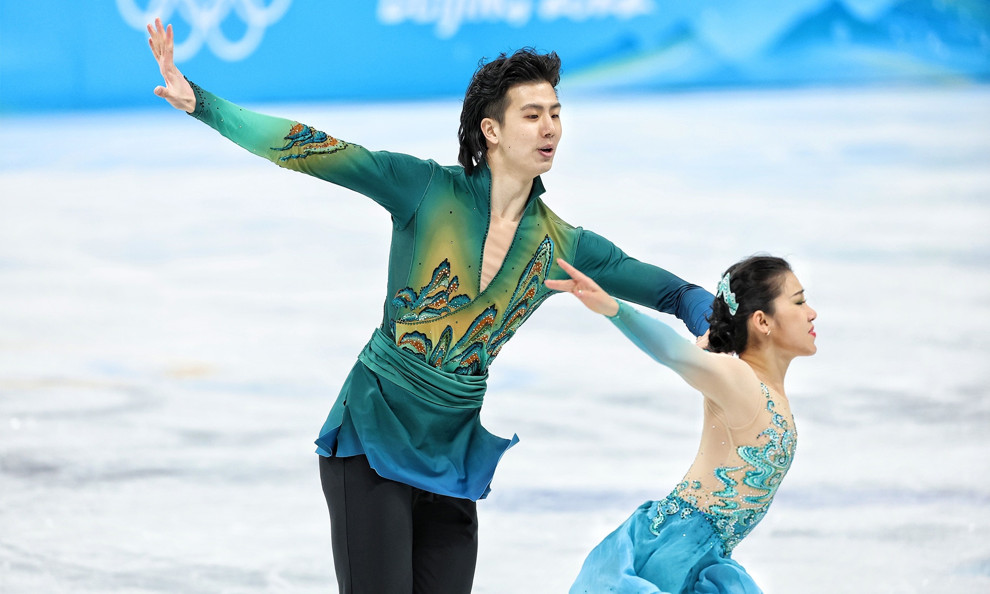 Ice Dancing: Beijing 2022: Chinese duo, Wang Shiyue and Liu Xinyu, China's figure skaters, The best performance in history. 2000x1200 HD Wallpaper.