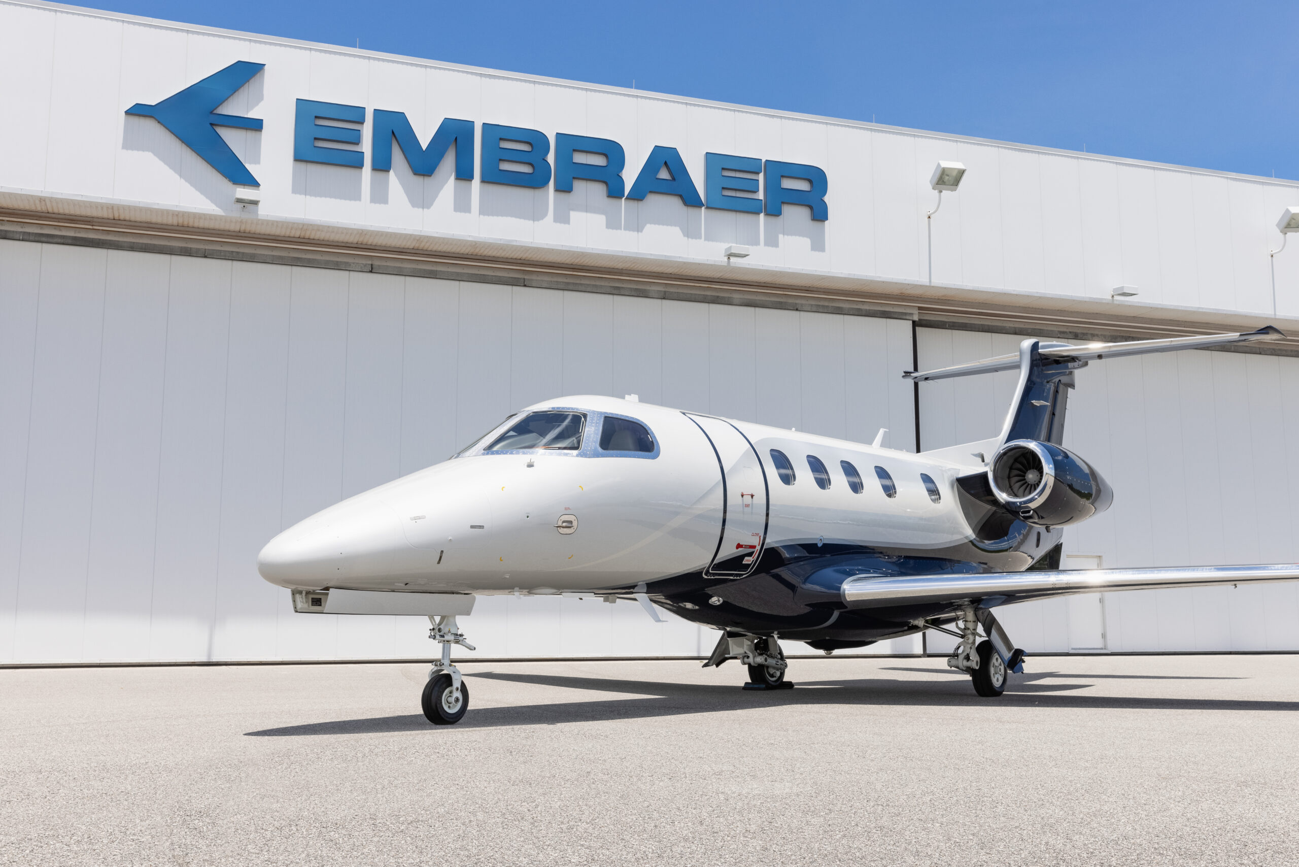 Embraer Phenom, Delivering excellence, 600th aircraft milestone, Industry leader, 2560x1710 HD Desktop