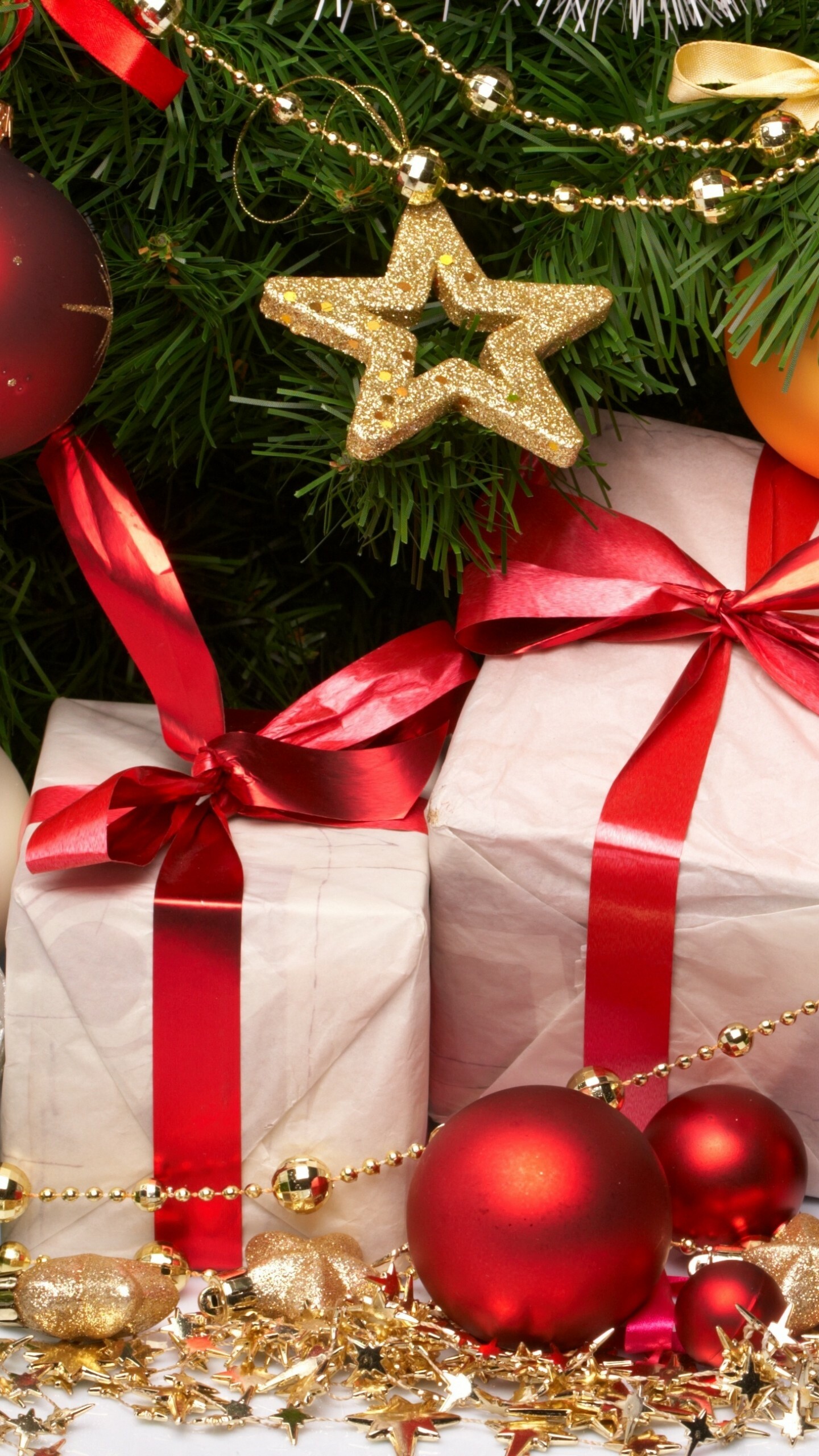 Christmas Gifts: New Year, Jewelry, Toys, Fir-tree, Holidays, Decoration, Presents. 1440x2560 HD Background.