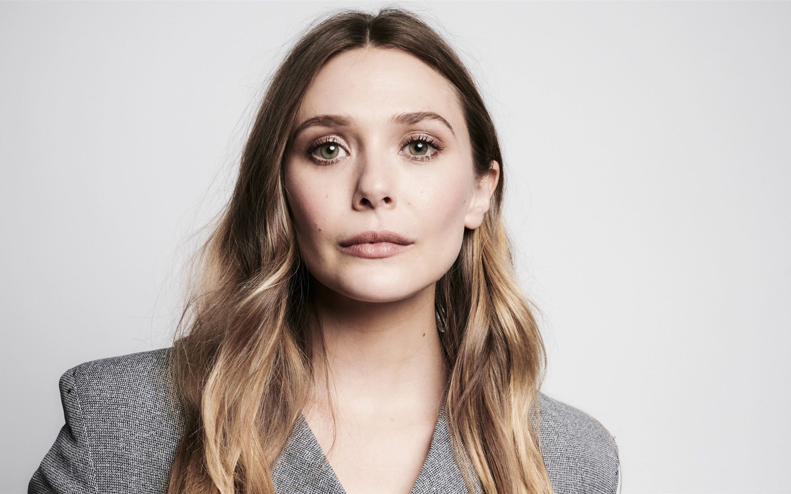 Elizabeth Olsen: Film career, Appearing in movies Silent House and Peace, Love and Misunderstanding, 2011. 2560x1600 HD Wallpaper.