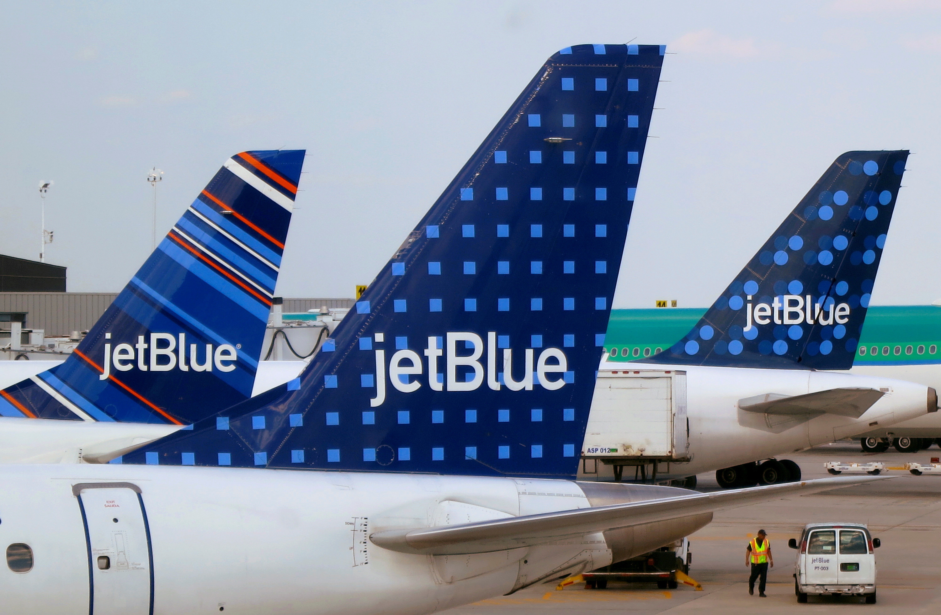 JetBlue acquisition offer, Spirit Airlines, Airline industry, Strategic partnership, 3000x1970 HD Desktop