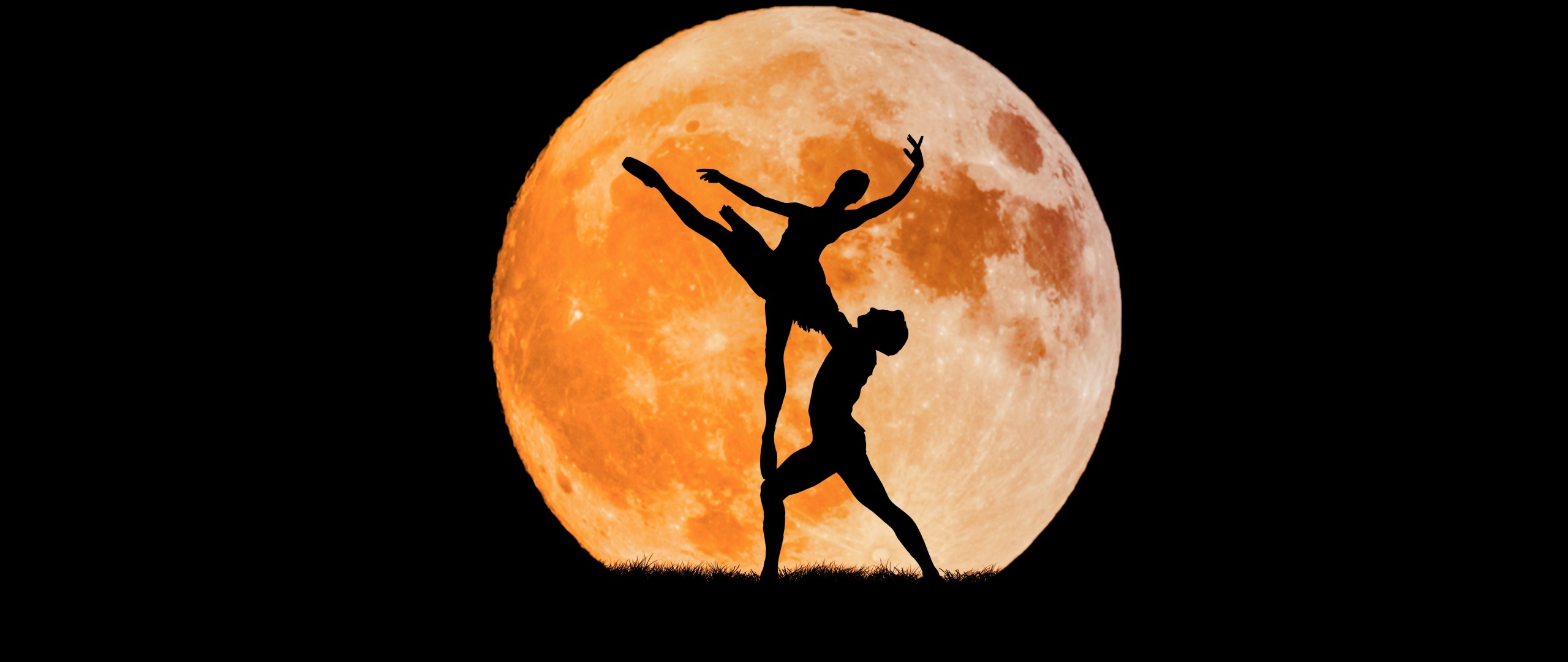 Ballet: Couple dancers, Full moon, Silhouette. 2560x1080 Dual Screen Background.