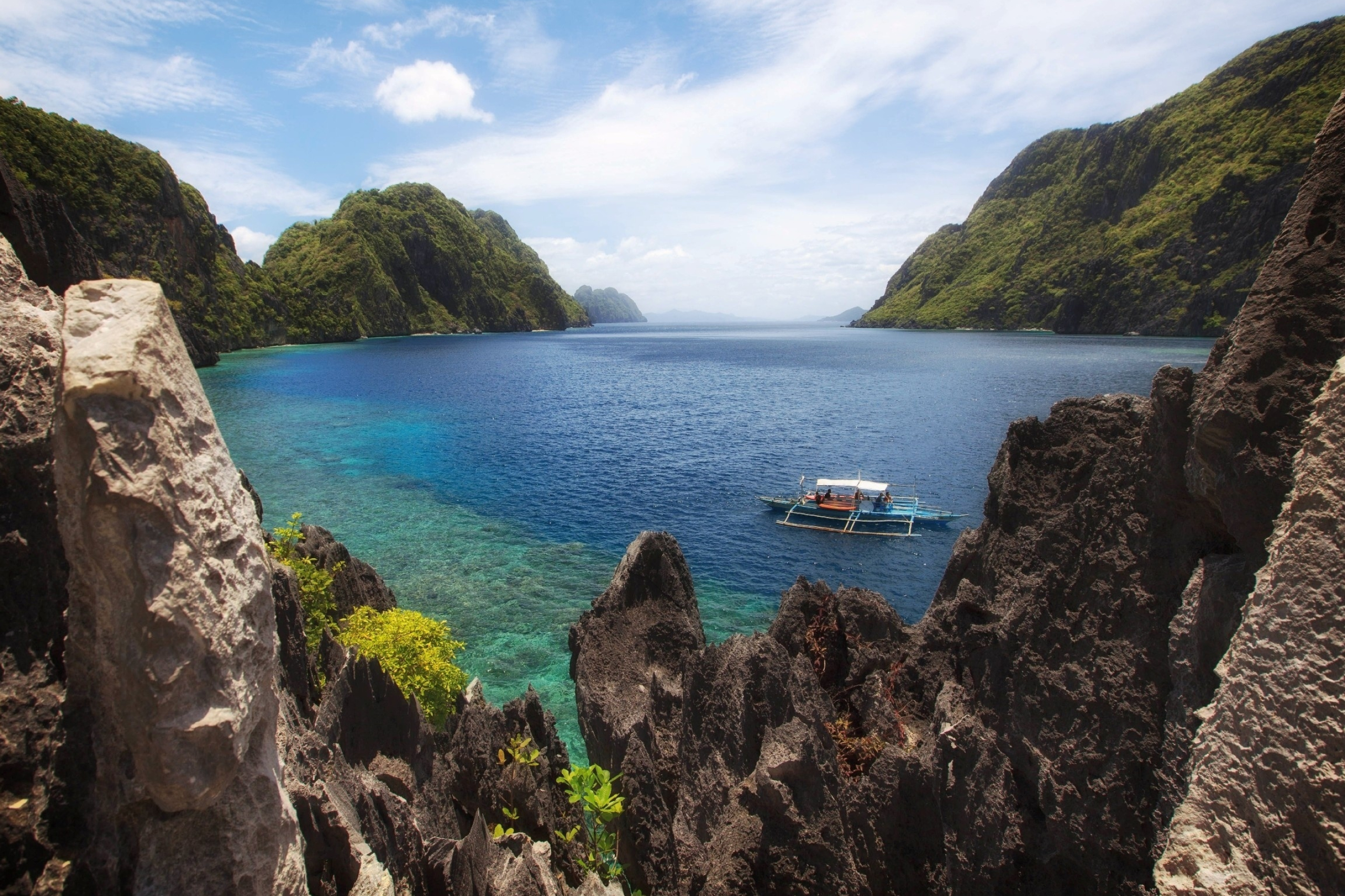 El Nido, Palawan, Rock formations, Majestic mountains, Stunning sea, 2560x1710 HD Desktop