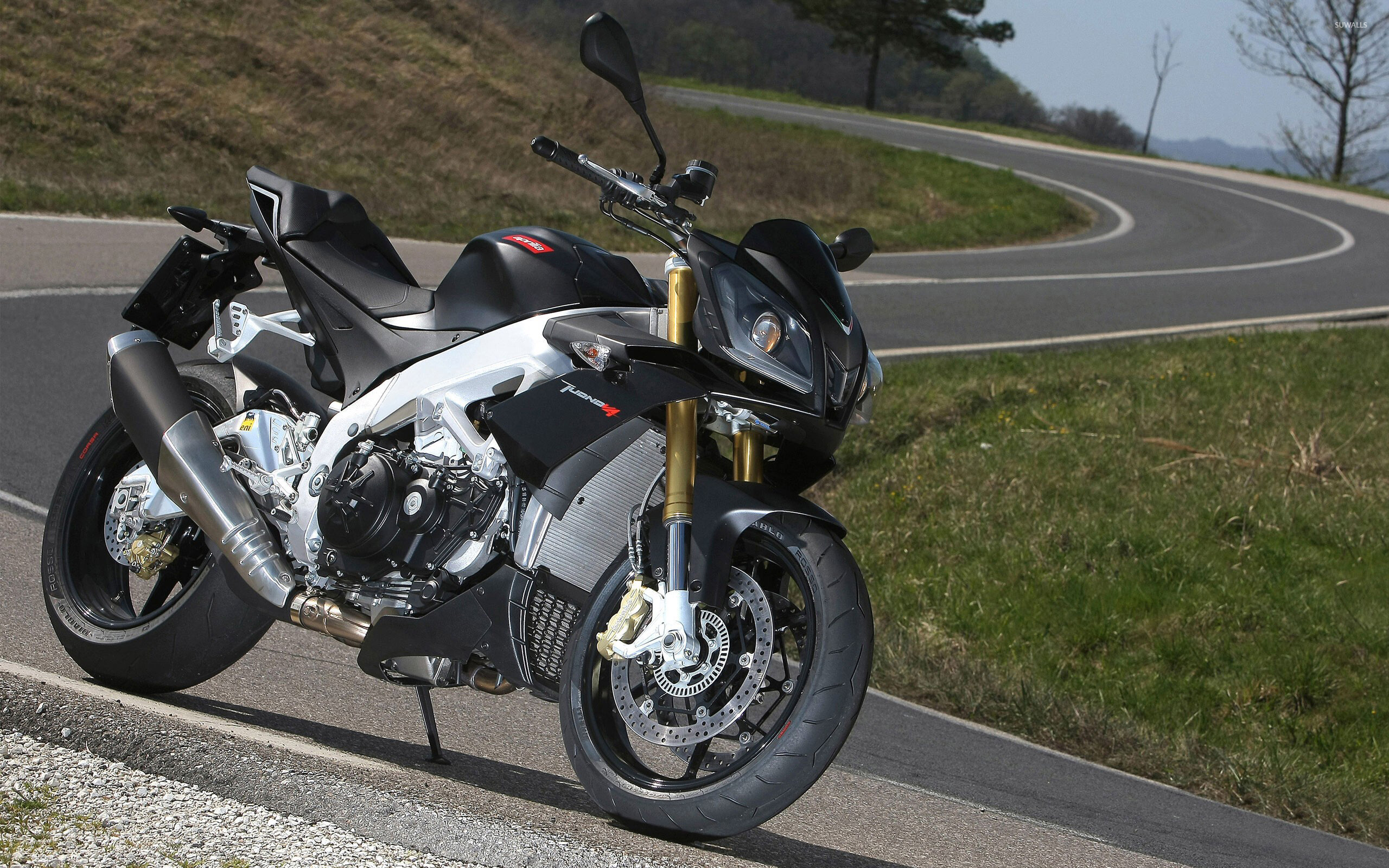 Aprilia: Tuono V4, A naked motorcycle manufactured since 2002. 2560x1600 HD Wallpaper.