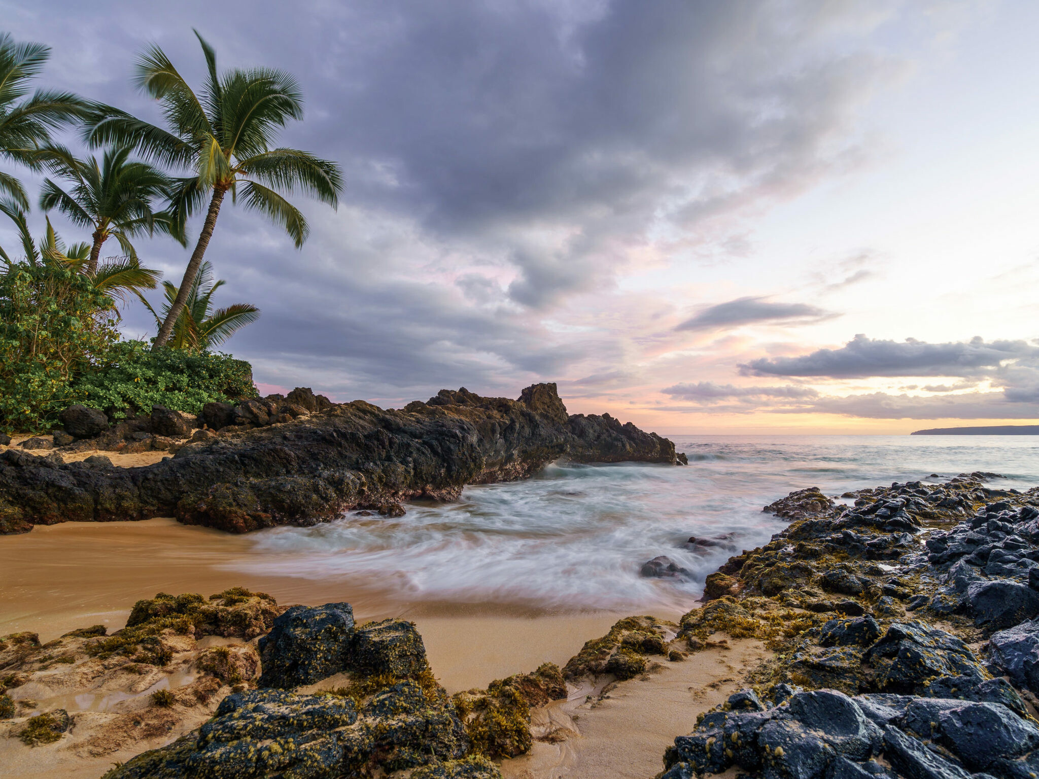Maui (Hawaii): USA, Beach, The earlier name of the island was ʻIhikapalaumaewa. 2050x1540 HD Background.