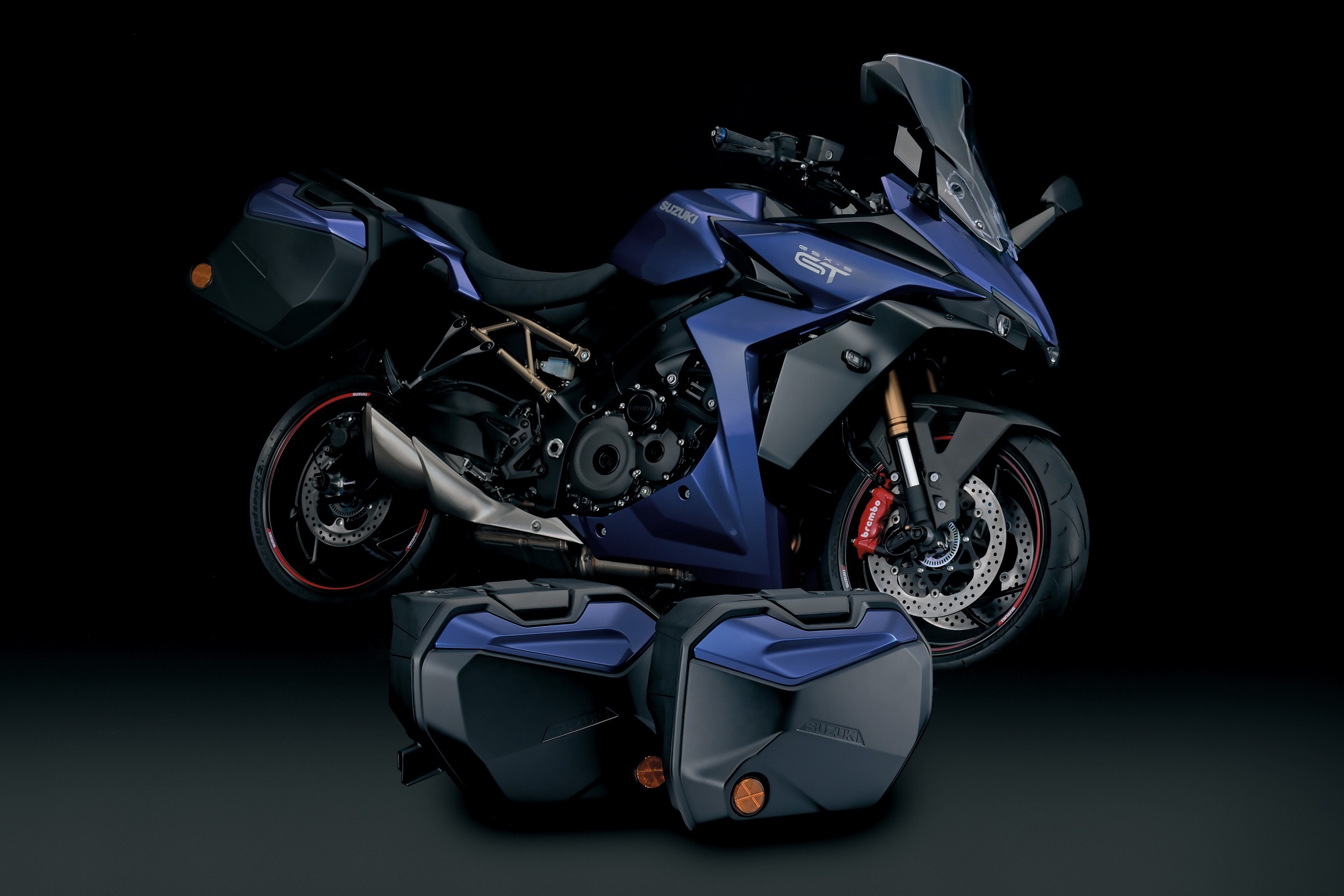 Suzuki GSX-S1000GT, Accessory options, Personalized customization, Enhanced riding experience, 2400x1600 HD Desktop