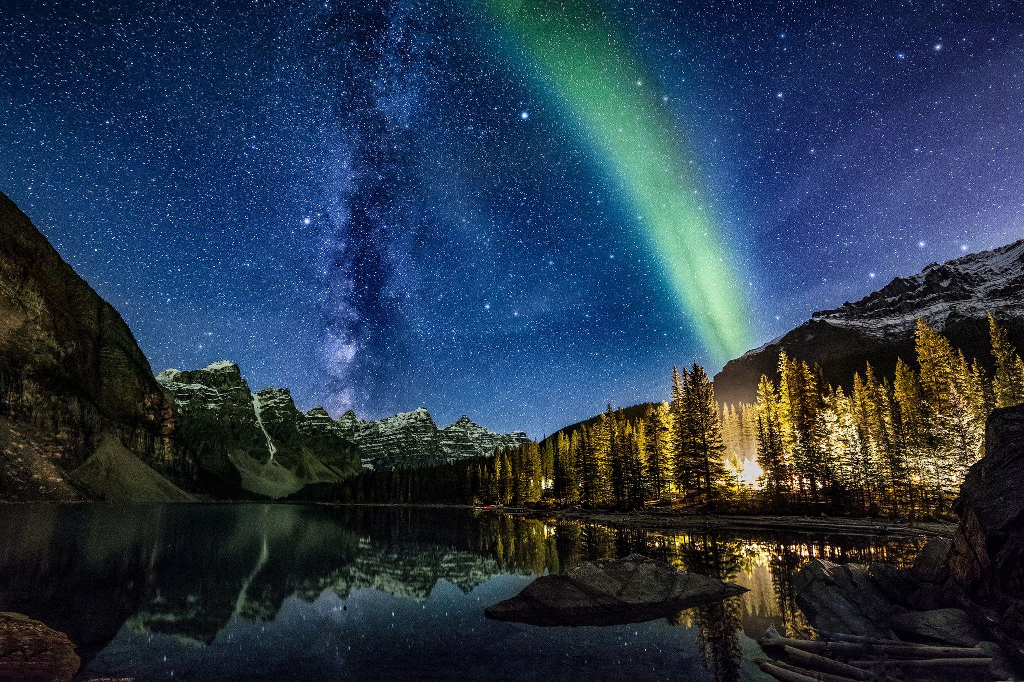 Moraine Lake, Milky Way, Aurora borealis, Valley of Ten Peaks, 2050x1370 HD Desktop