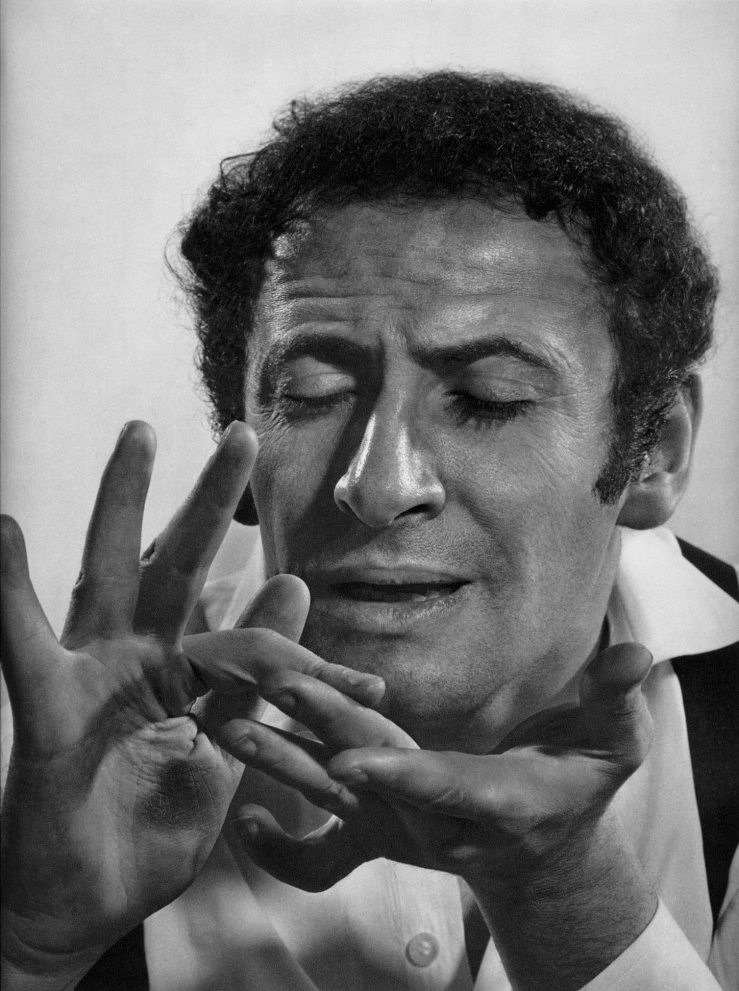 Marcel Marceau: A French actor and mime artist who was awarded the National Order of Merit in 1998. 1470x1960 HD Wallpaper.