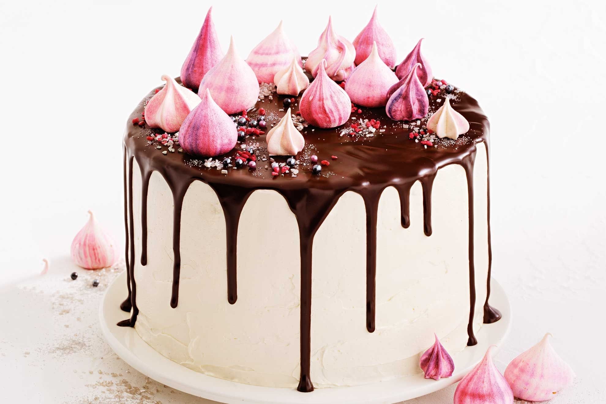 Meringue: Cake, Cake decorating, Sweet treat. 1980x1320 HD Background.