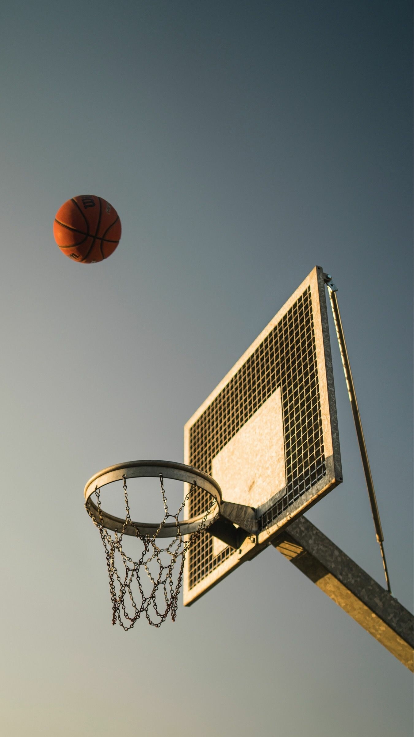Basketball (Sport) | Wallpaper kostenloser Download, HD-Cool-Wallpapers, Basketballthema, Atemberaubende Visuals, 1350x2400 HD Handy