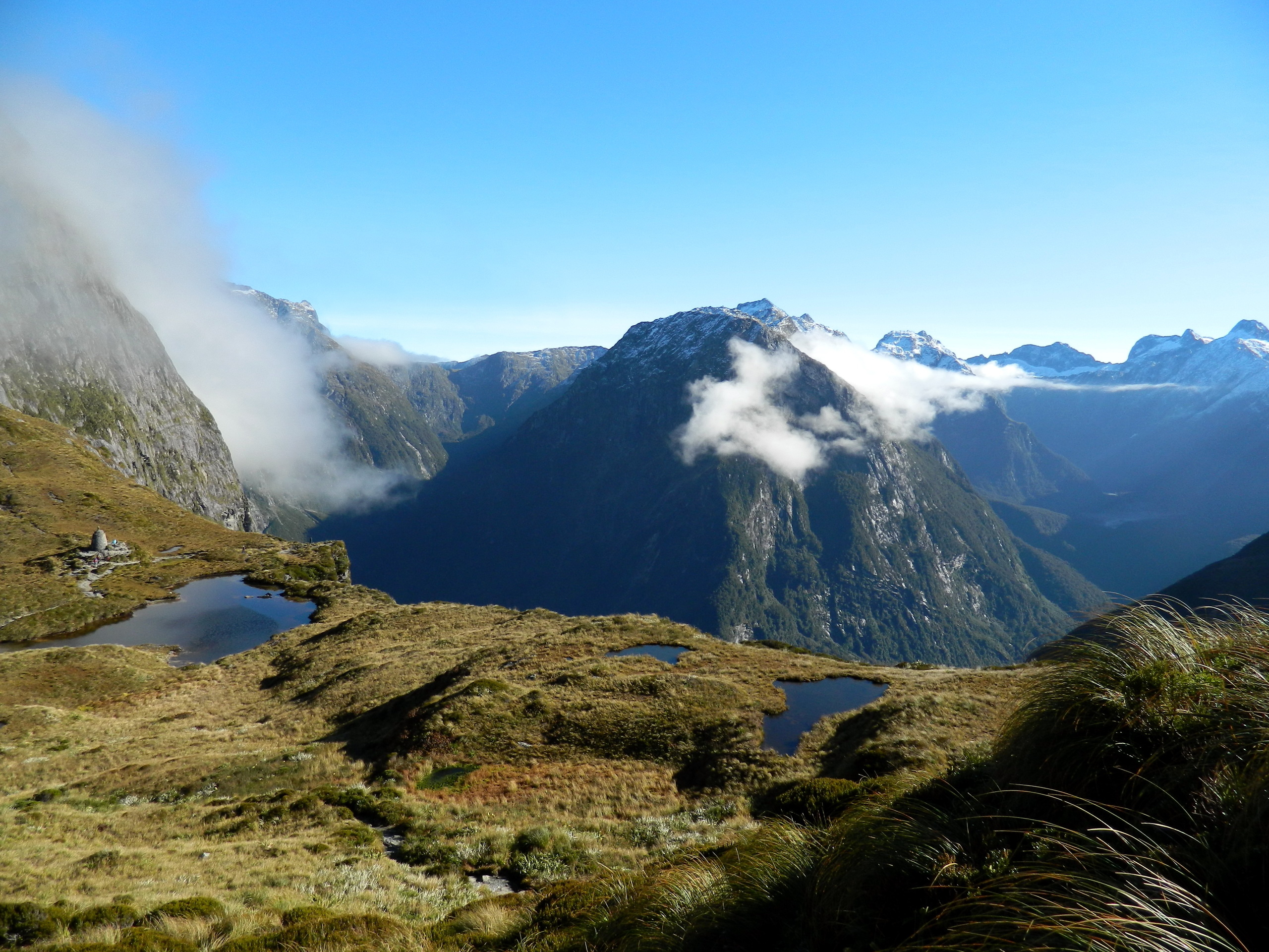 Fiordland beauty, Nature's wonders, Unforgettable park, Captivating landscapes, 2560x1920 HD Desktop