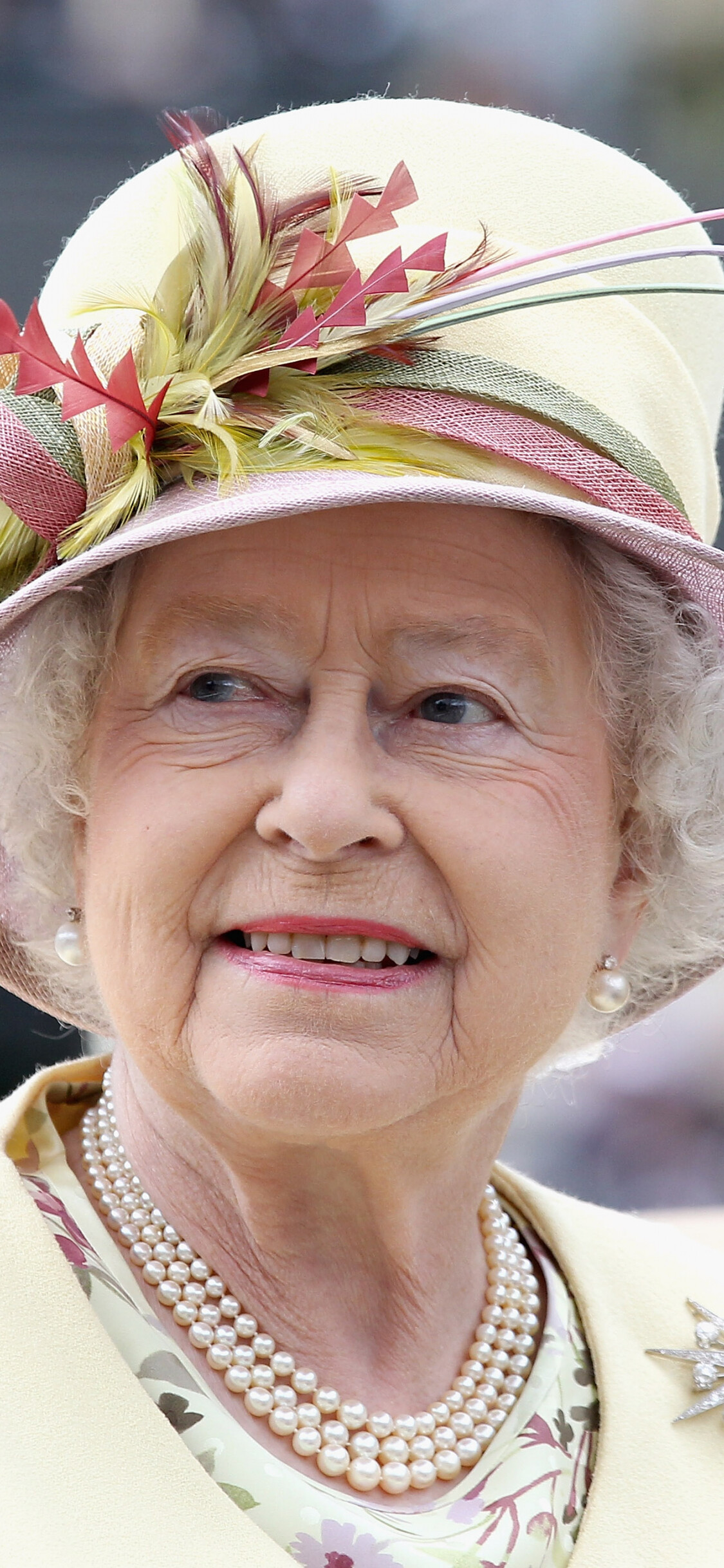 Queen Elizabeth II, Royal Photos, Queen Elizabeth Wallpaper, Queen Elizabeth Pics, 1130x2440 HD Handy