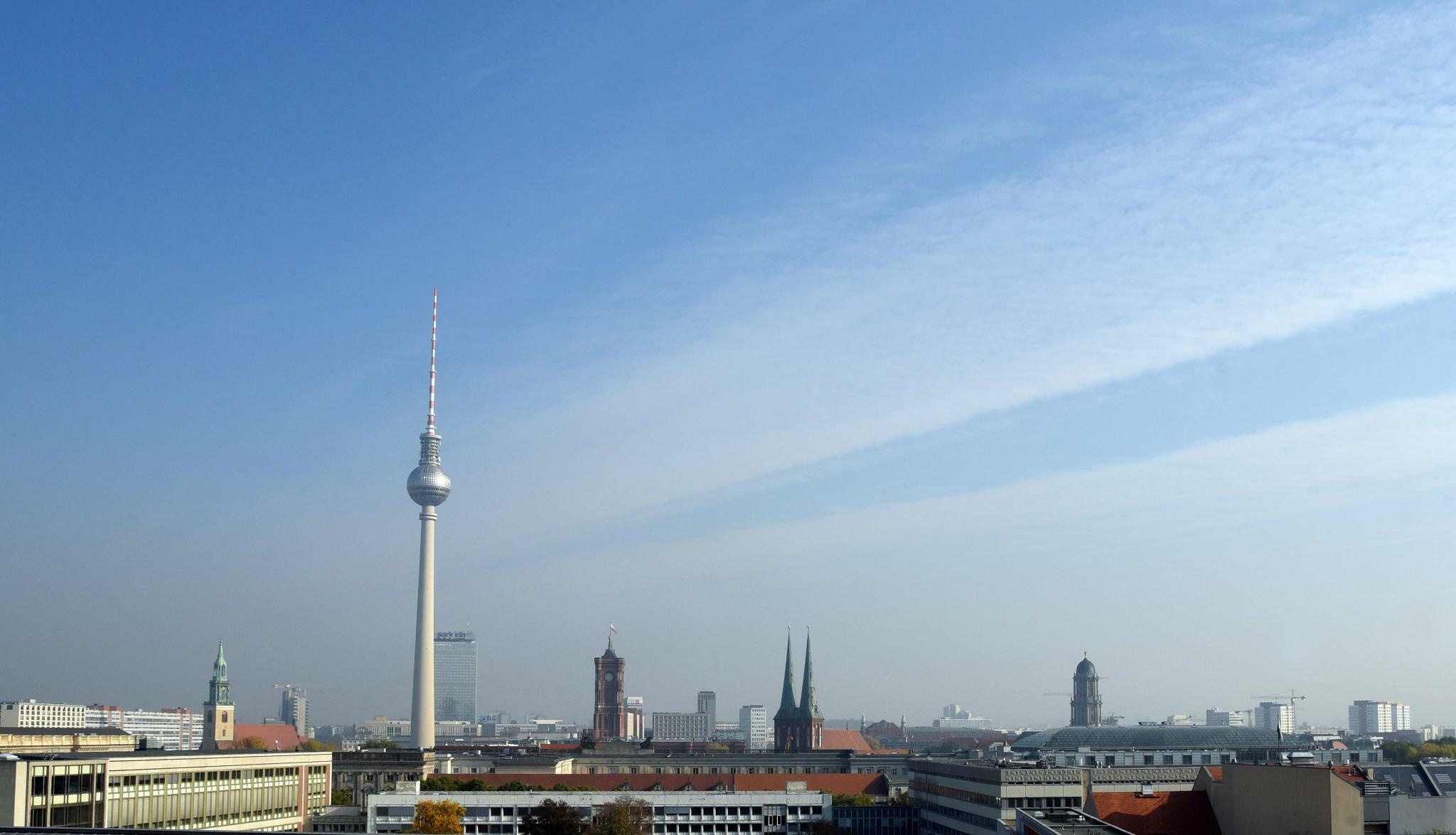 Berlin Skyline, Digital capital, Economic hub, Young entrepreneurs, 2050x1180 HD Desktop