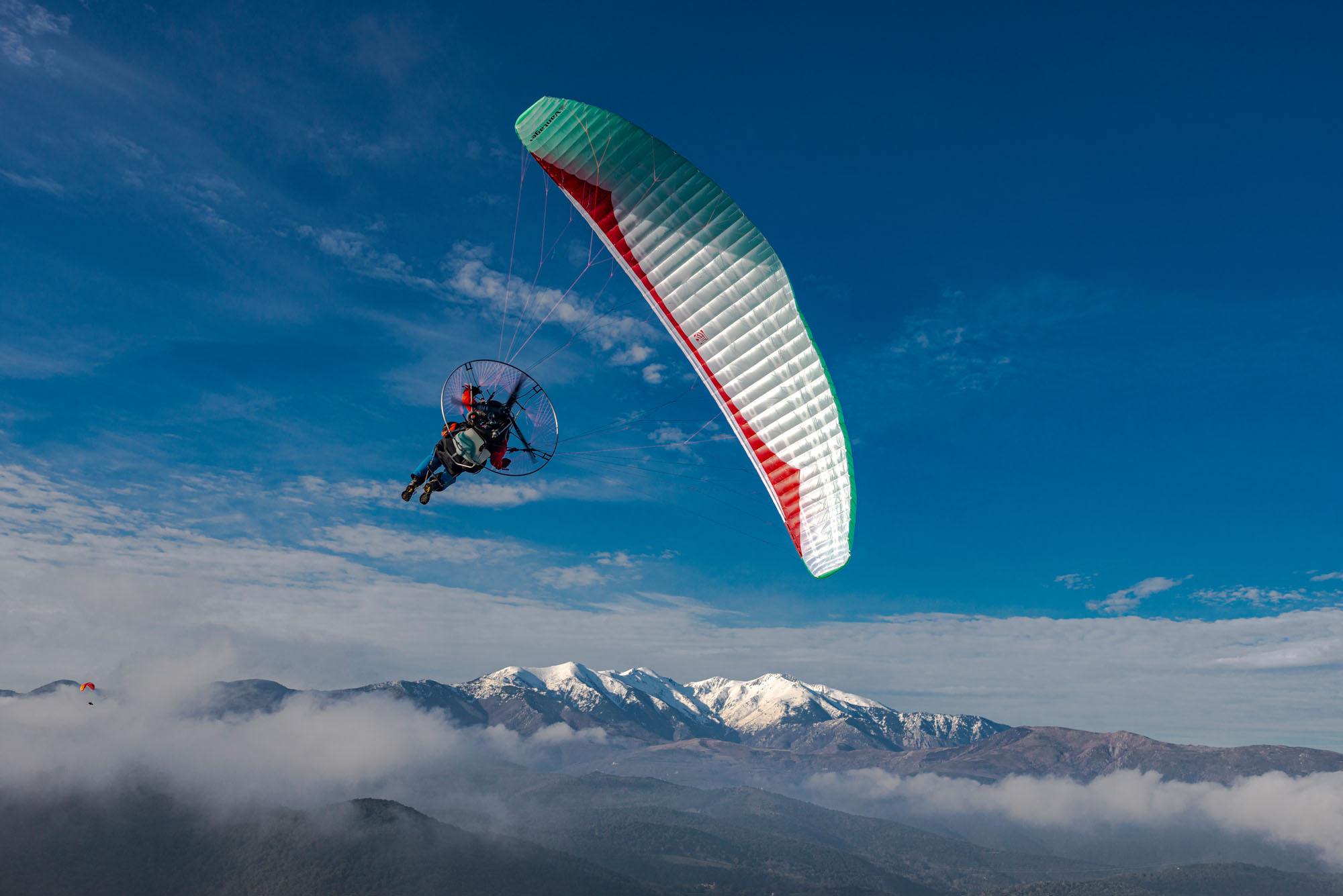 Paramotoring: Vantage 3 model PPG, Pilot controlling the wing. 2000x1340 HD Background.