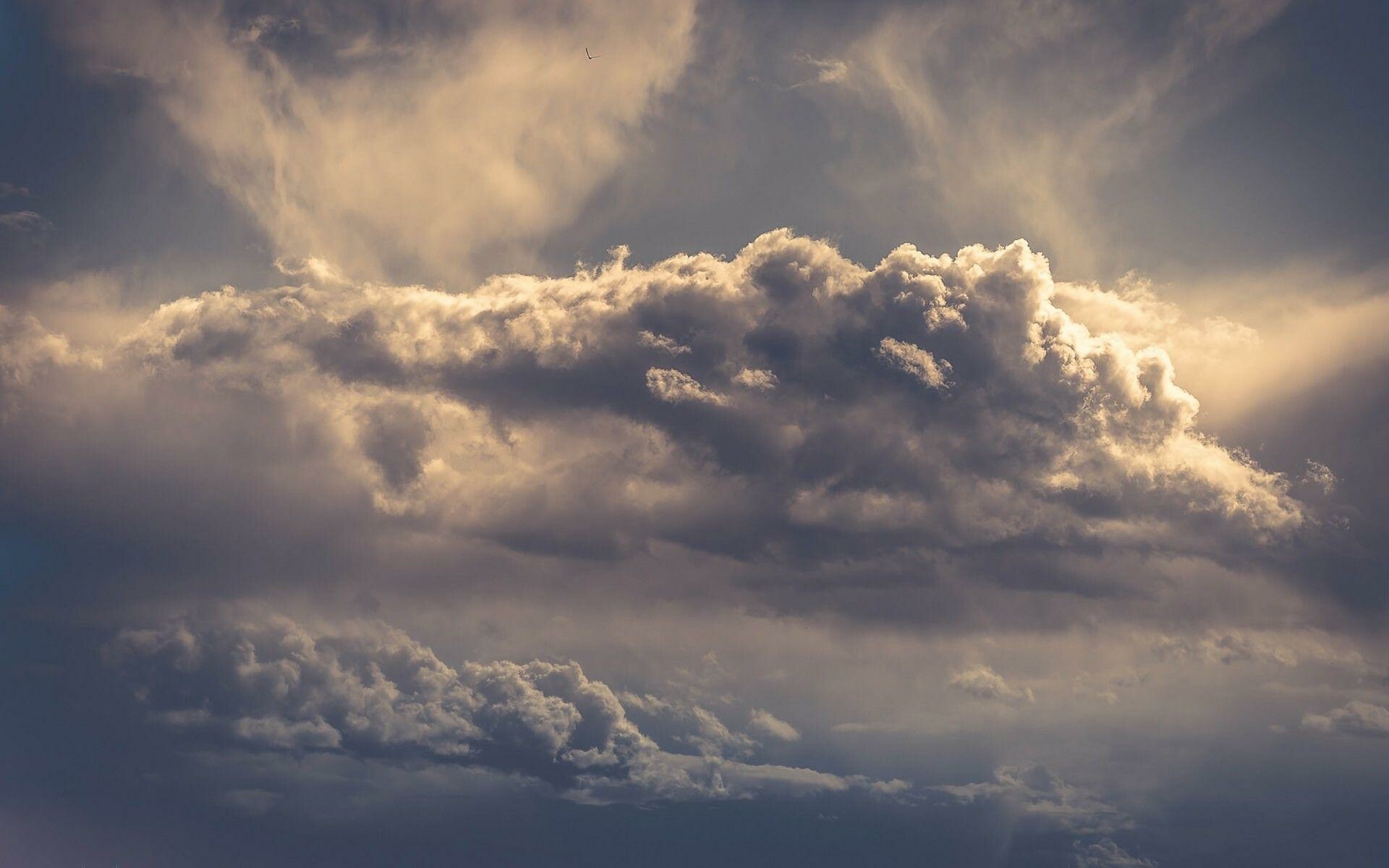 Clouds: Storm, Cumulus congestus is designated Towering cumulus by the International Civil Aviation Organization. 1920x1200 HD Background.