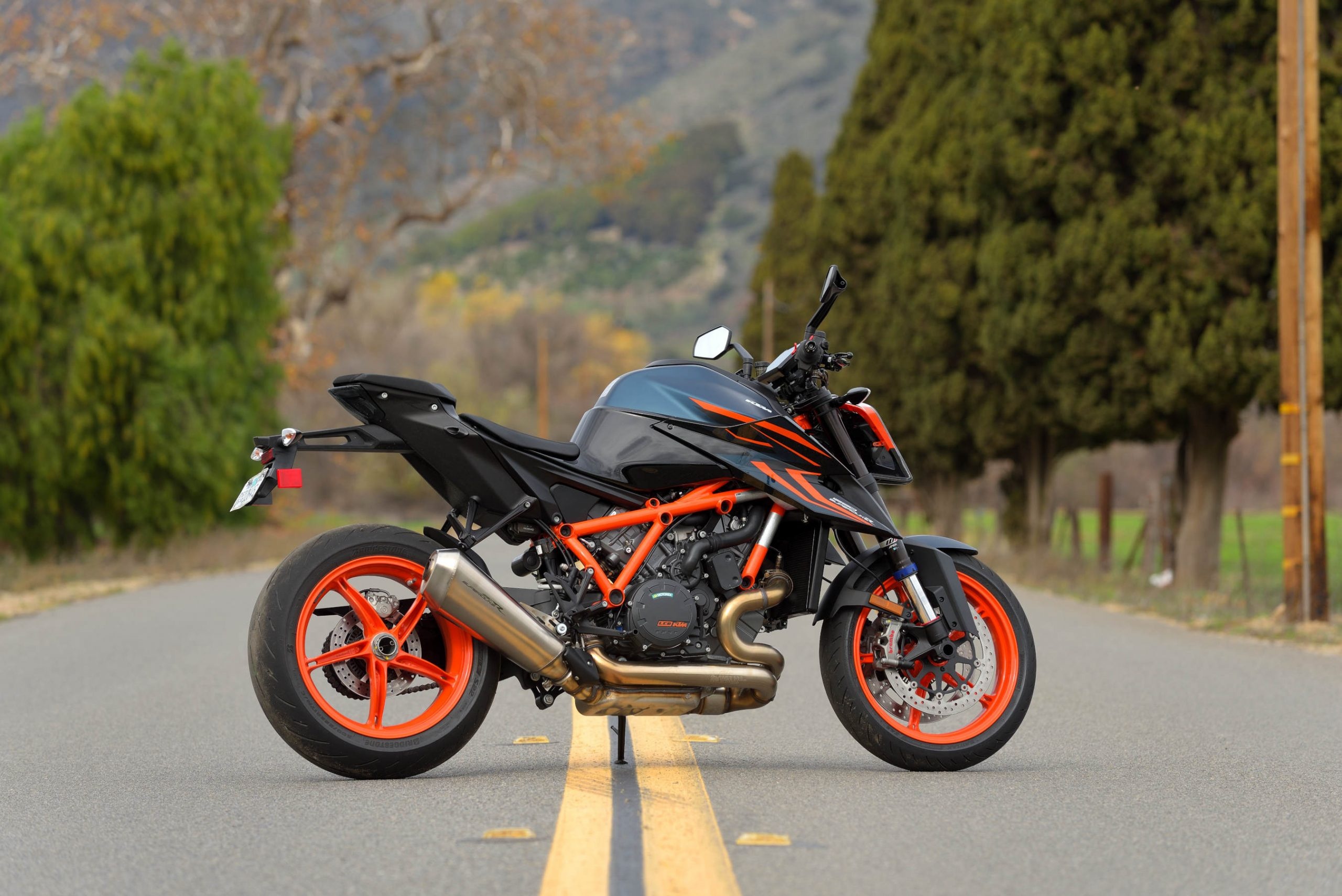 2022 KTM 1290 Super Duke R Evo, Ultimate ride review, Unleashing power and agility, Motorcycle enthusiasts' dream, 2560x1710 HD Desktop