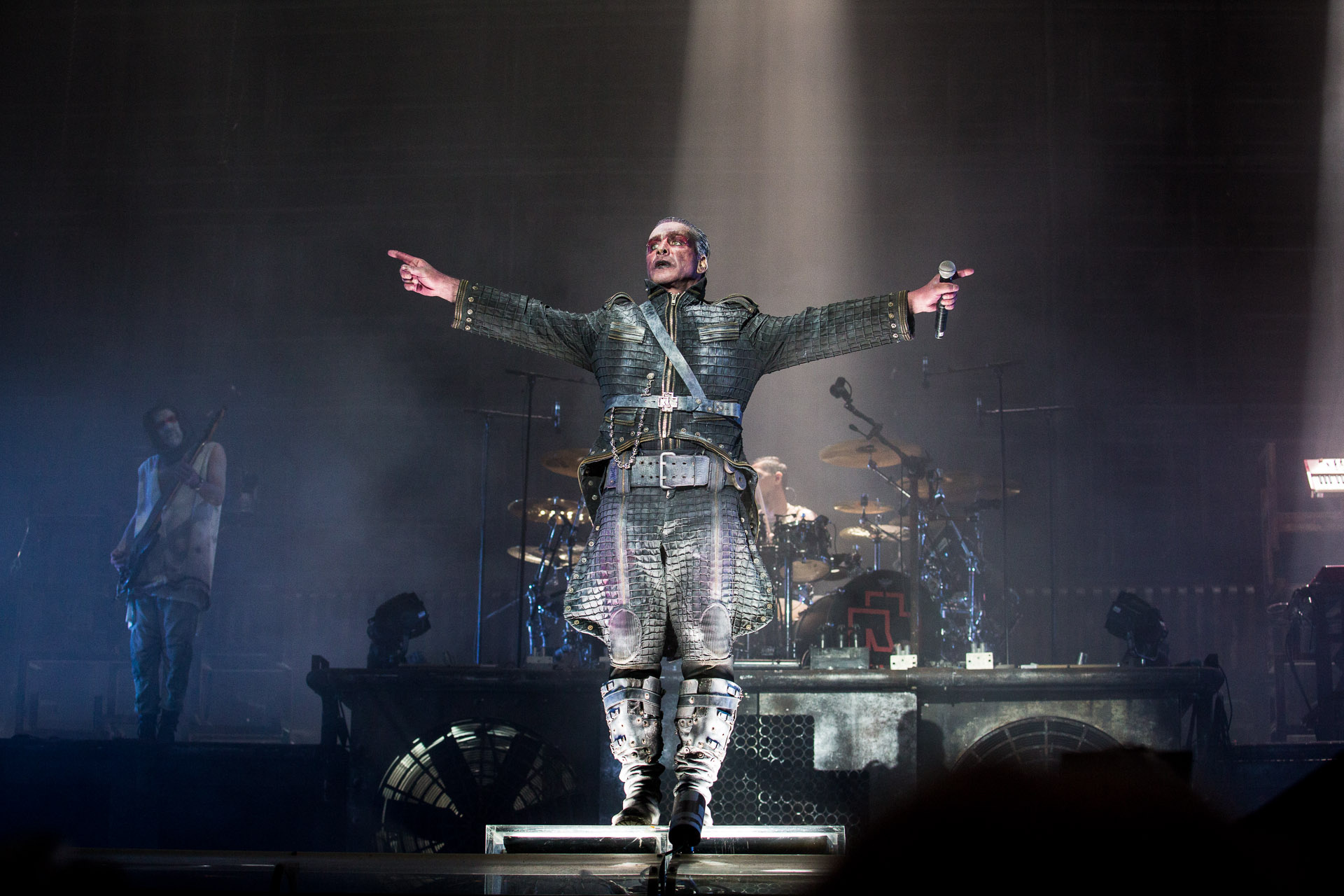 Rammstein: Lindemann, A powerful on stage presence and a resonant bass voice. 1920x1280 HD Wallpaper.