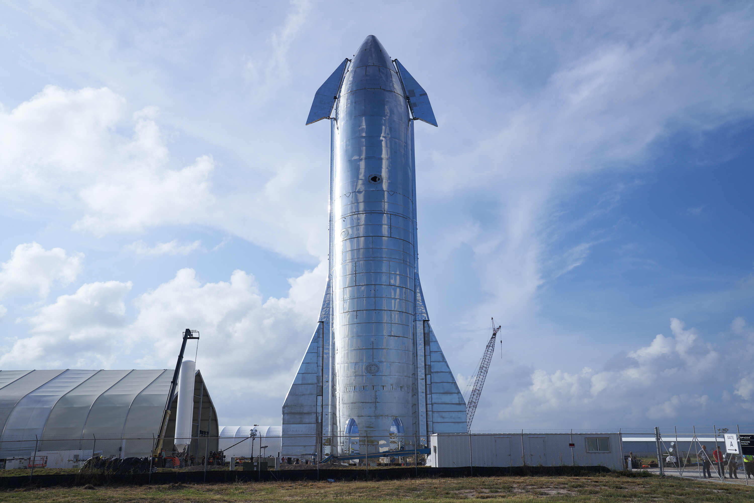 Starship: SpaceX, Consisting of the Super Heavy booster stage. 3000x2000 HD Background.