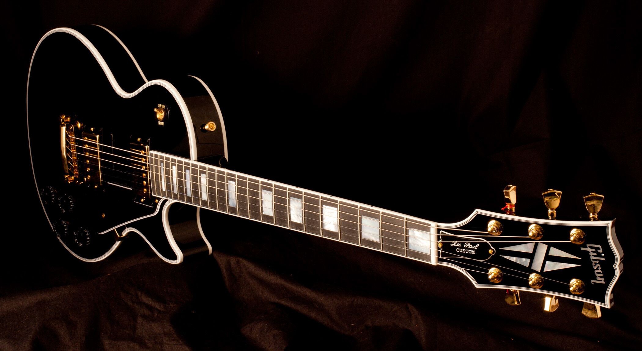 Gibson Guitar: Les Paul was designed by factory manager John Huis. 2100x1150 HD Background.