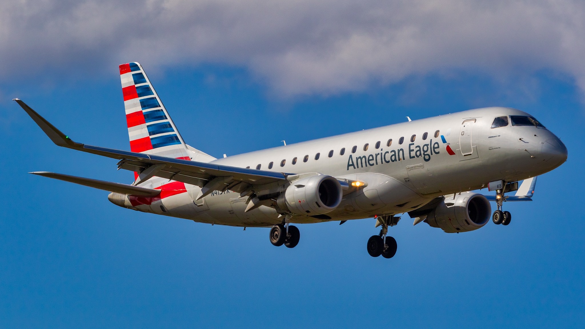 American Eagle Airlines, SkyWest fleet, Embraer aircraft, Fleet expansion, 2050x1160 HD Desktop