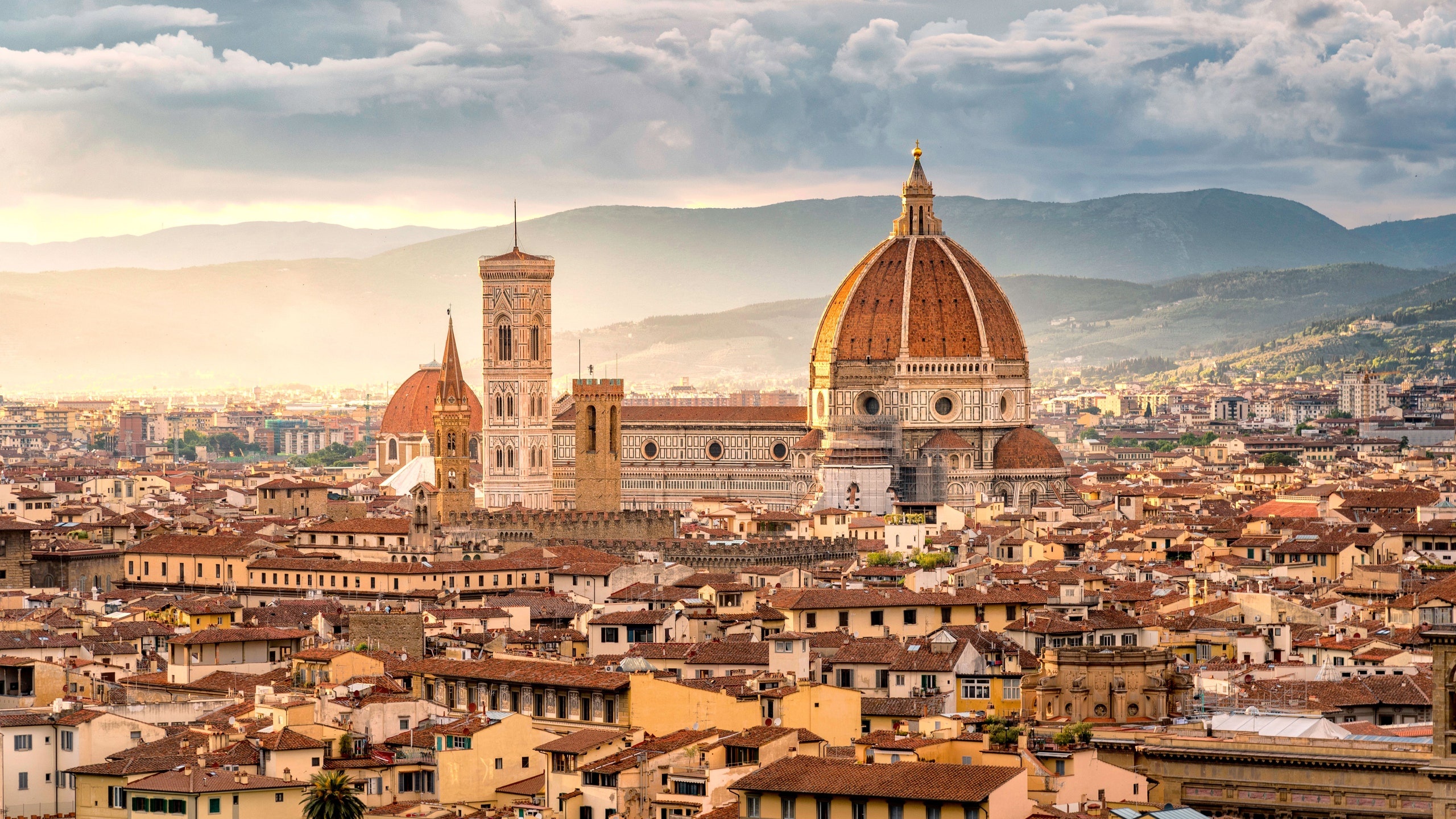 Florence: An Italian city of culture, Brunelleschi's dome. 2560x1440 HD Background.