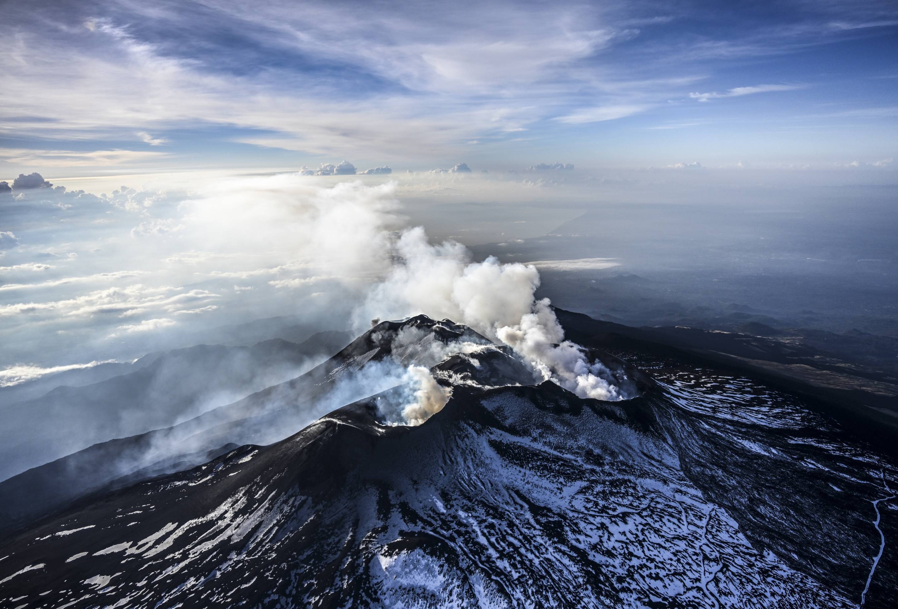 Etna Volcano, Most active volcano, Sea, Falling, 2880x1960 HD Desktop