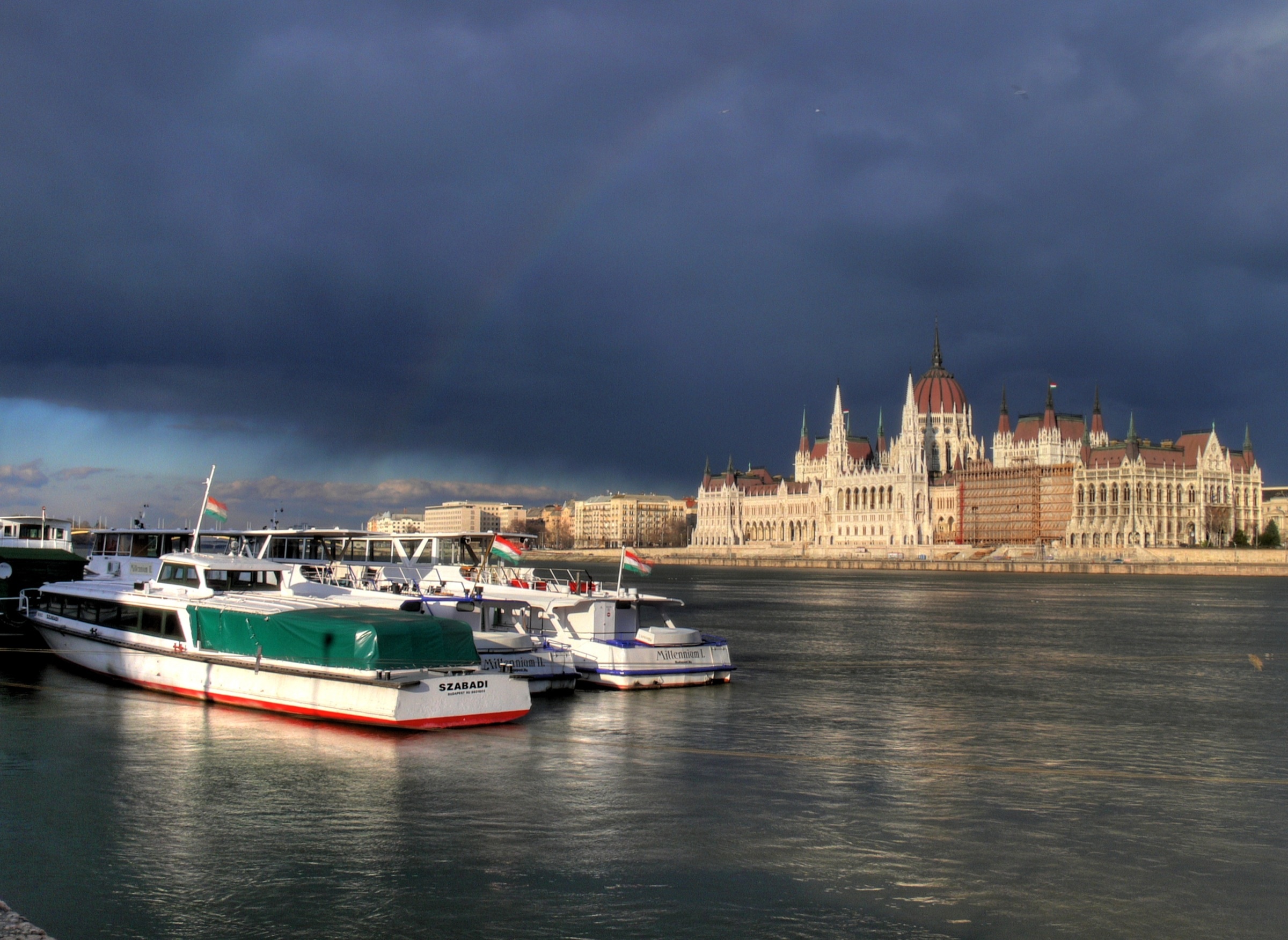 Danube River, Focus on transport, Environment, 2400x1760 HD Desktop