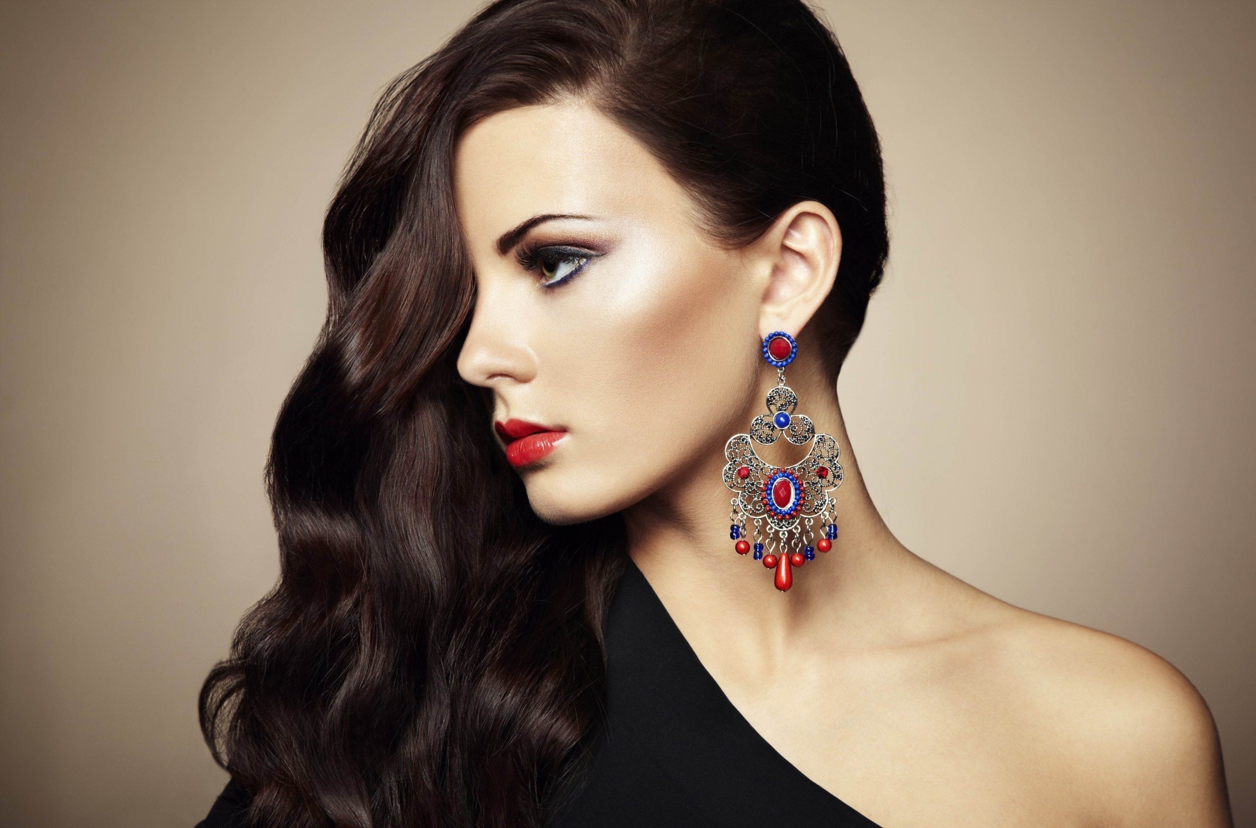 Earrings, Beautiful women, Make up, 2560x1690 HD Desktop