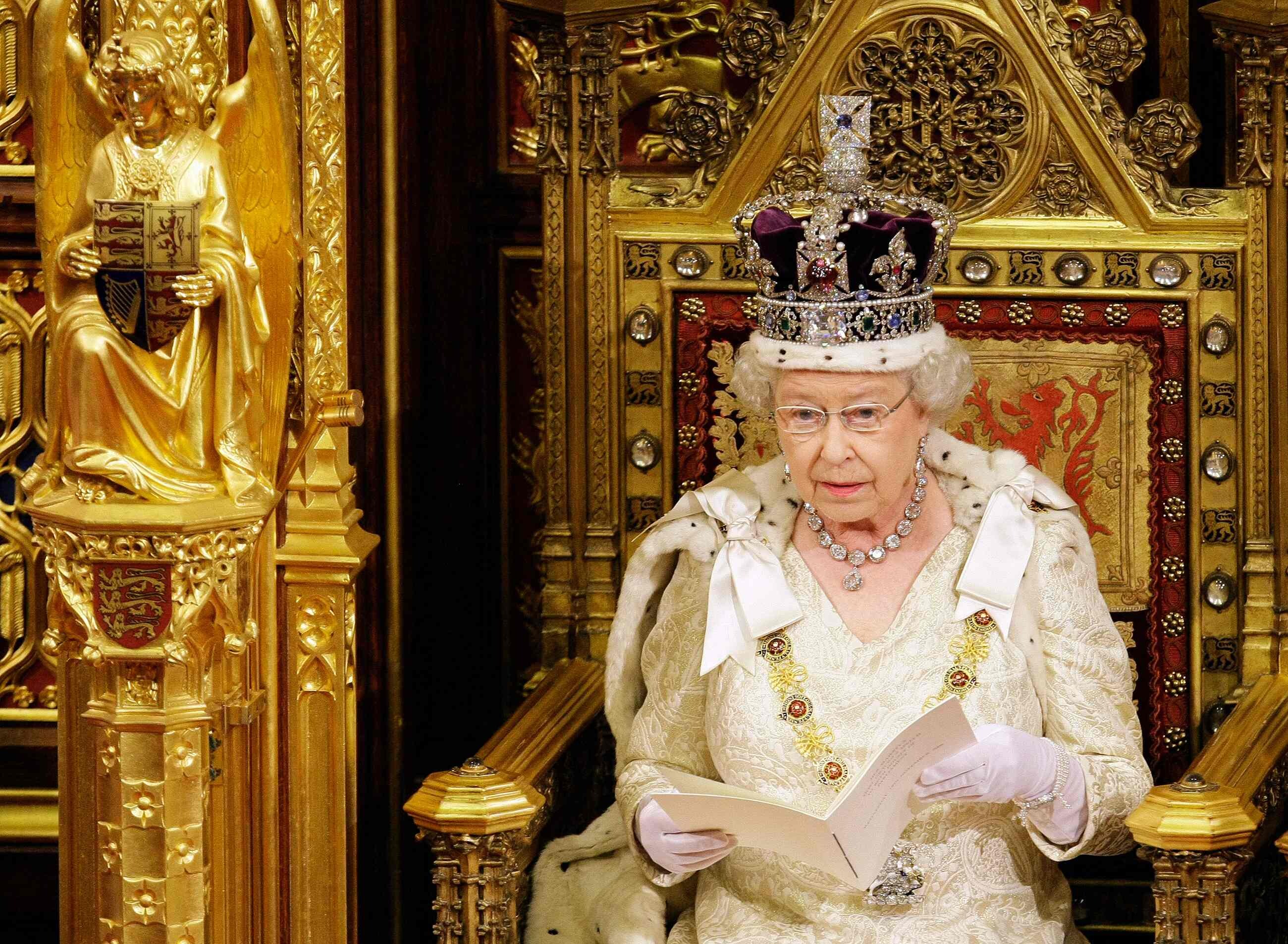 Elizabeth II (Celebs), Queen Elizabeth II in HD, Iconic monarch, Royal grace, 2600x1910 HD Desktop