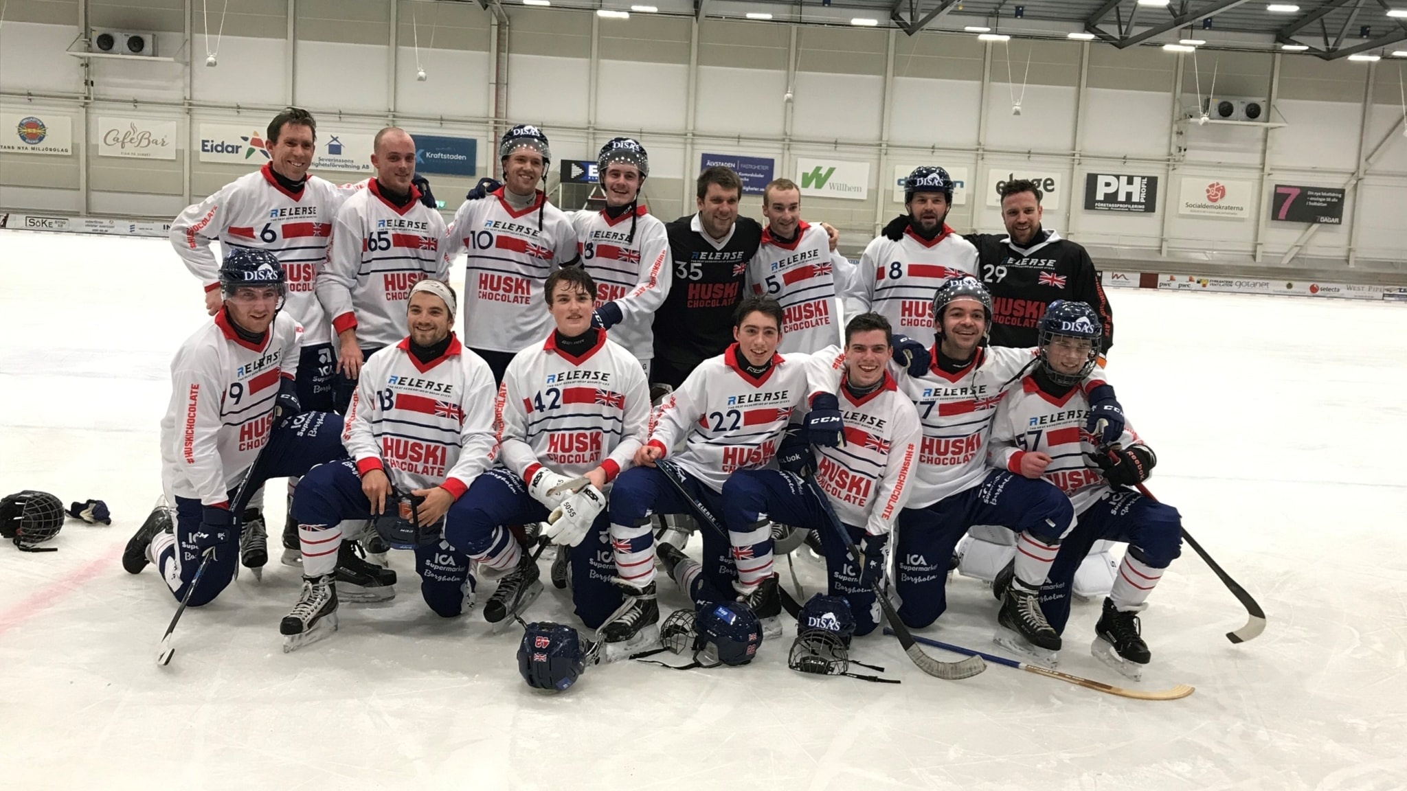 Bandy (Sports): The Great Britain national team, 2019 Bandy World Championship in Sweden runners-up. 2050x1160 HD Background.