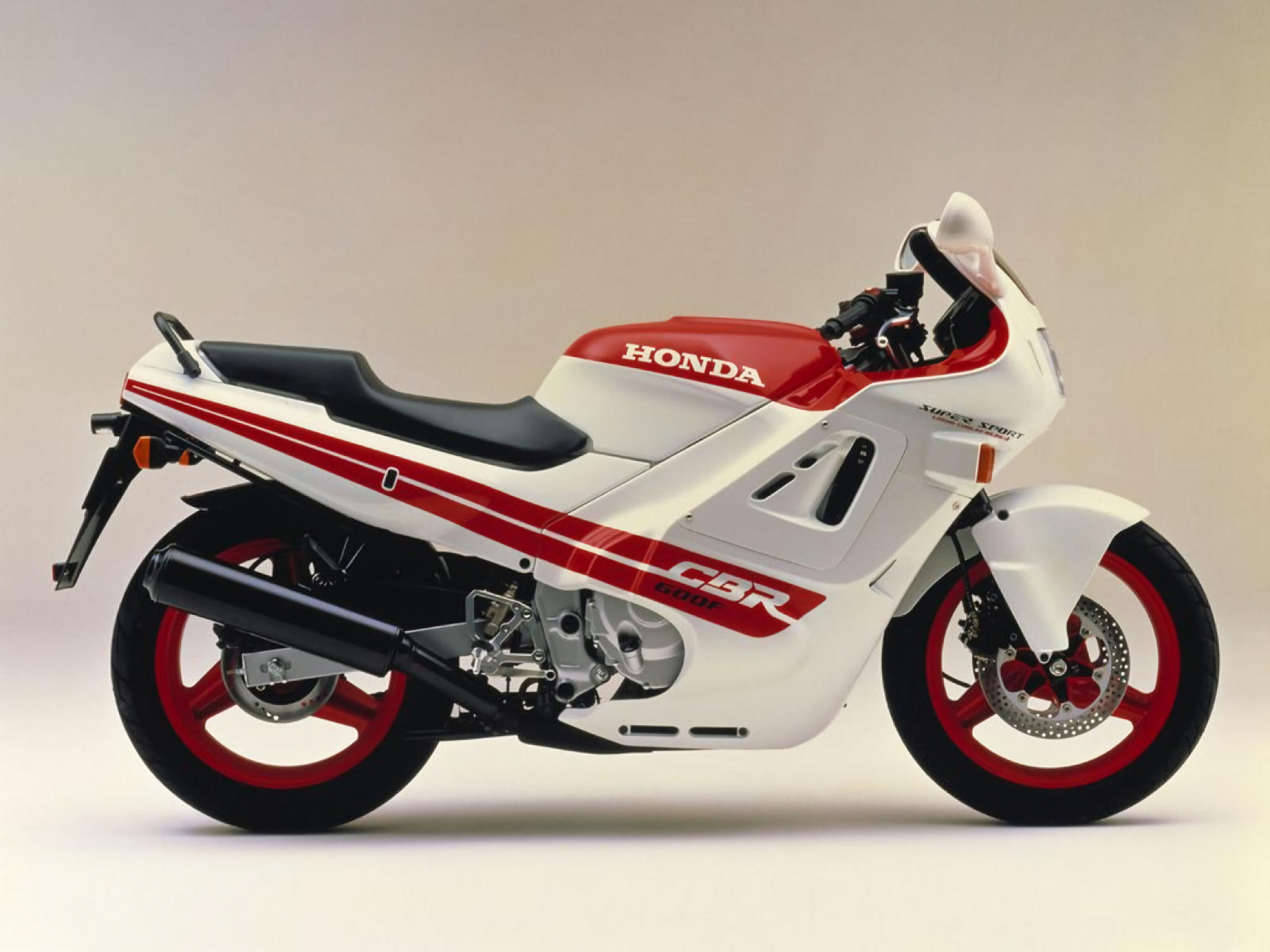 Honda CBR600F Hurricane, Sports bike, Powerful engine, Agile maneuvering, 3200x2400 HD Desktop