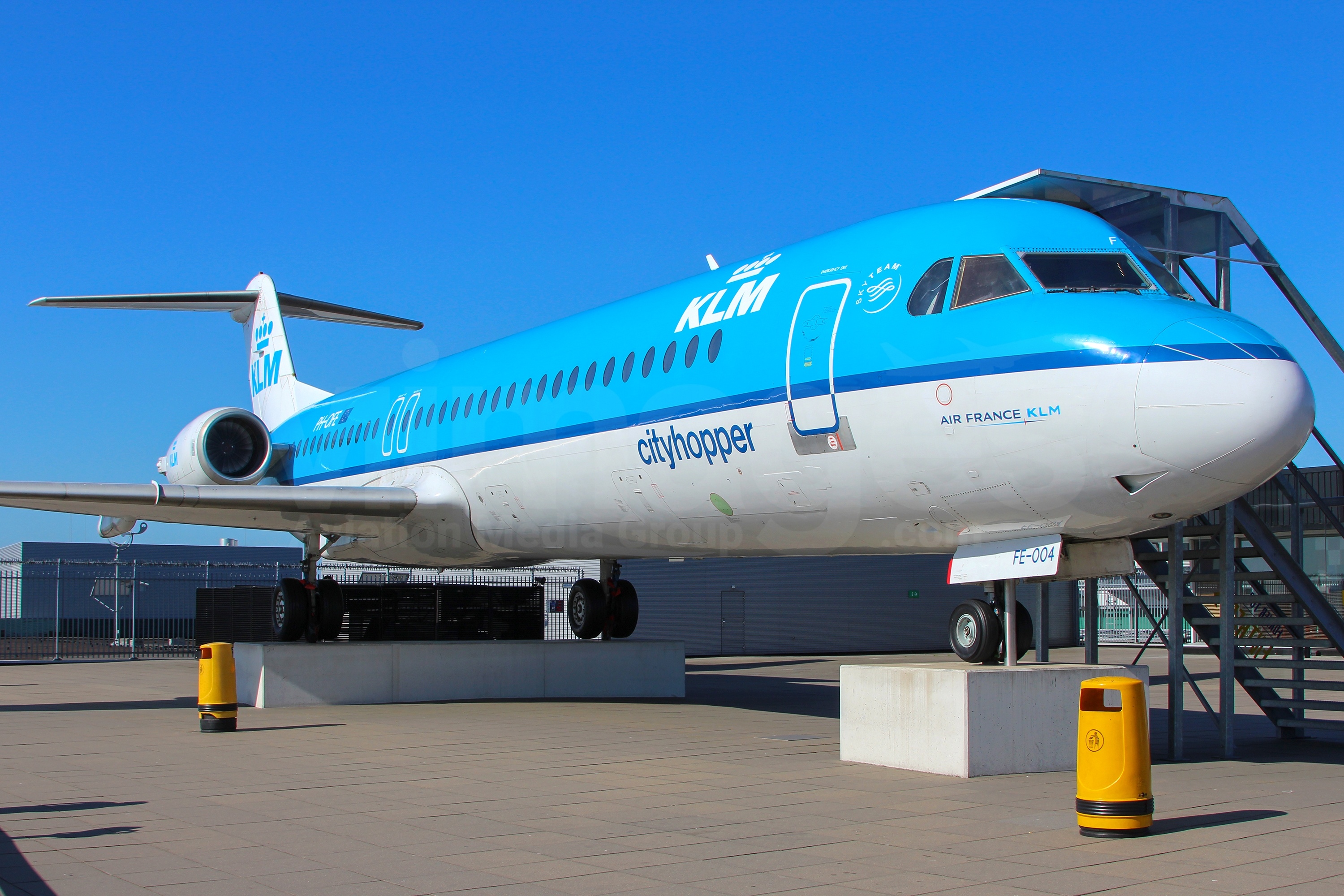 Fokker 100, KLM Cityhopper, Outstanding travel experience, Beautiful livery, 3000x2000 HD Desktop