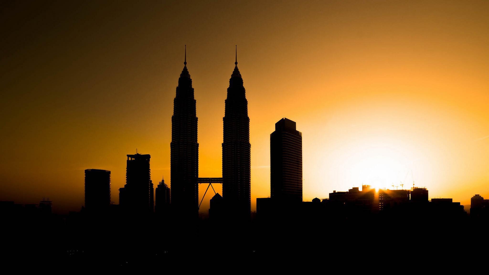 Petronas Twin Towers, HD format, Kuala Lumpur, Towering beauty, 2050x1160 HD Desktop