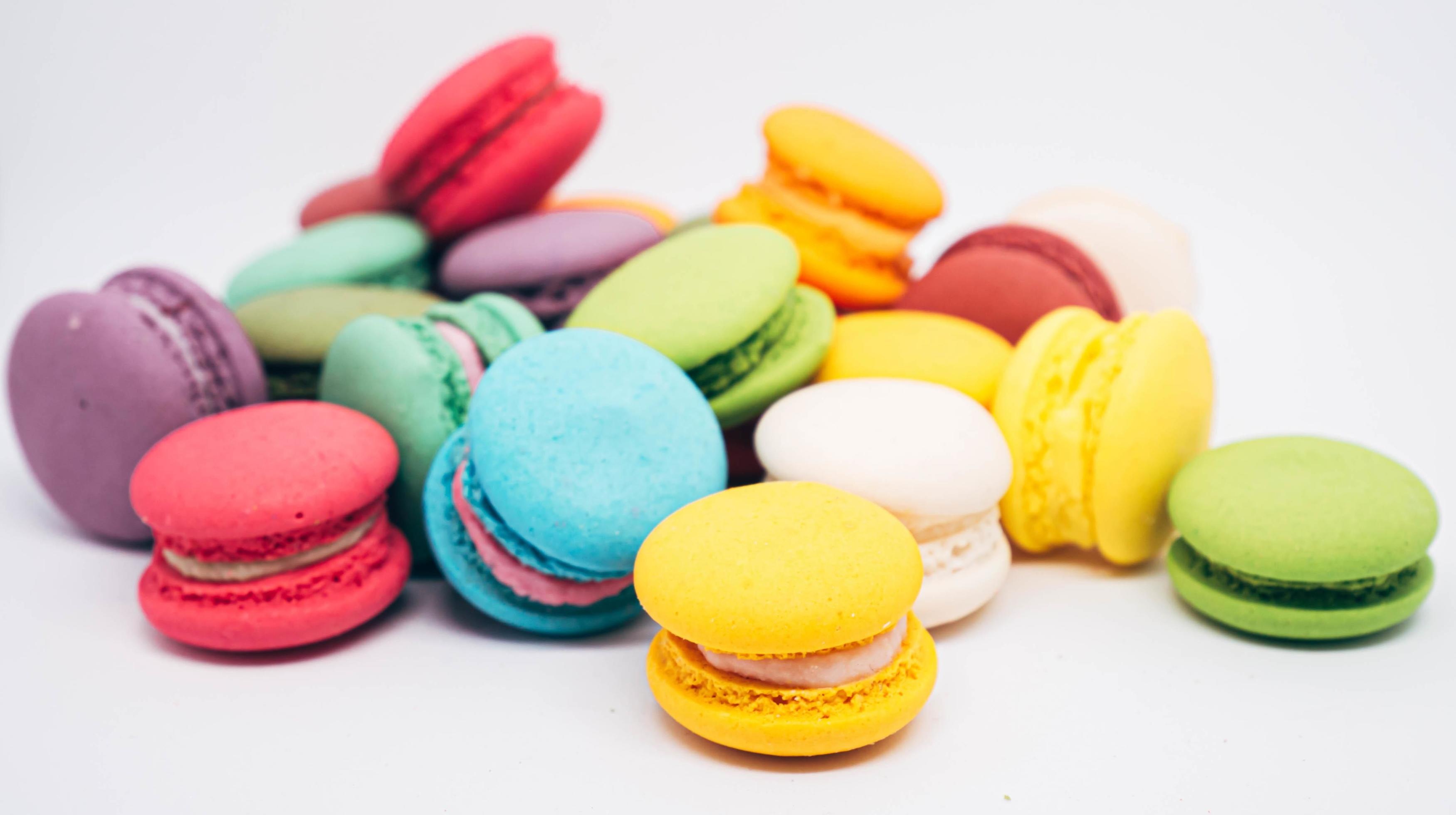 Macaron: The French or Parisian egg white foam-based cookie. 3510x1960 HD Background.
