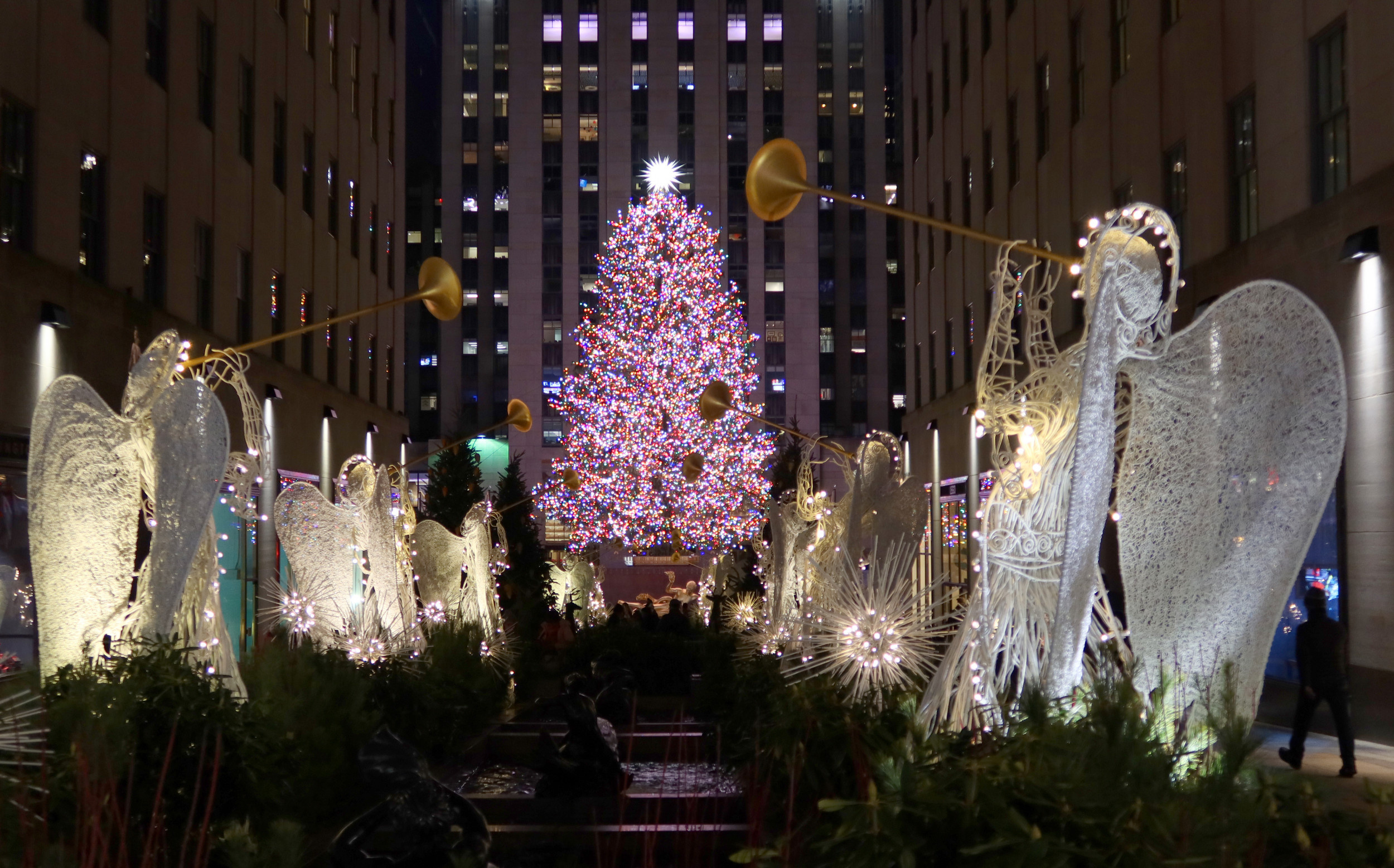 Lighting of the Rockefeller Center Christmas Tree, 2500x1560 HD Desktop